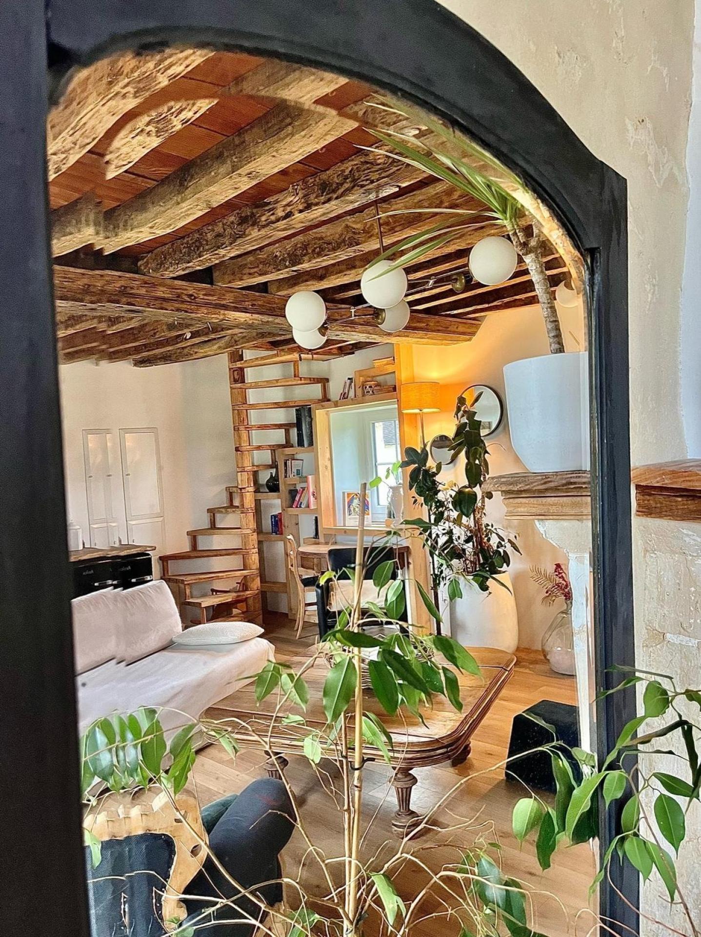 Photo 8 of the listing.