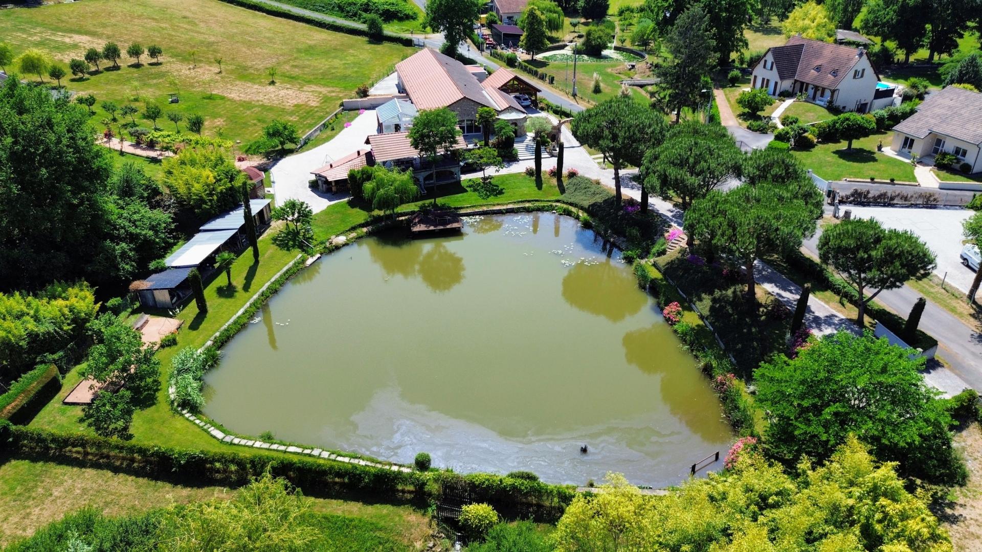 Photo 2 of the listing.