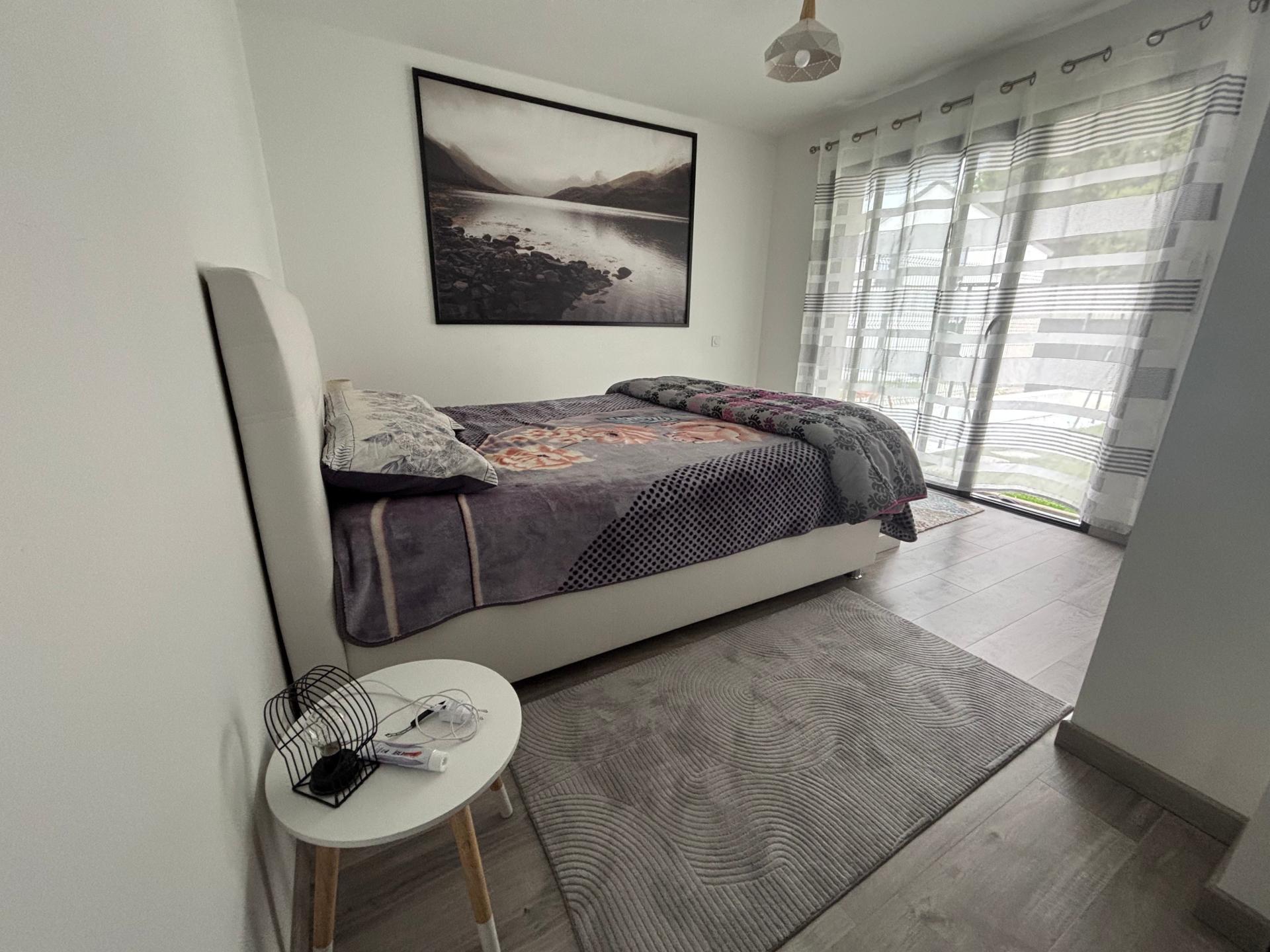 Photo 6 of the listing.