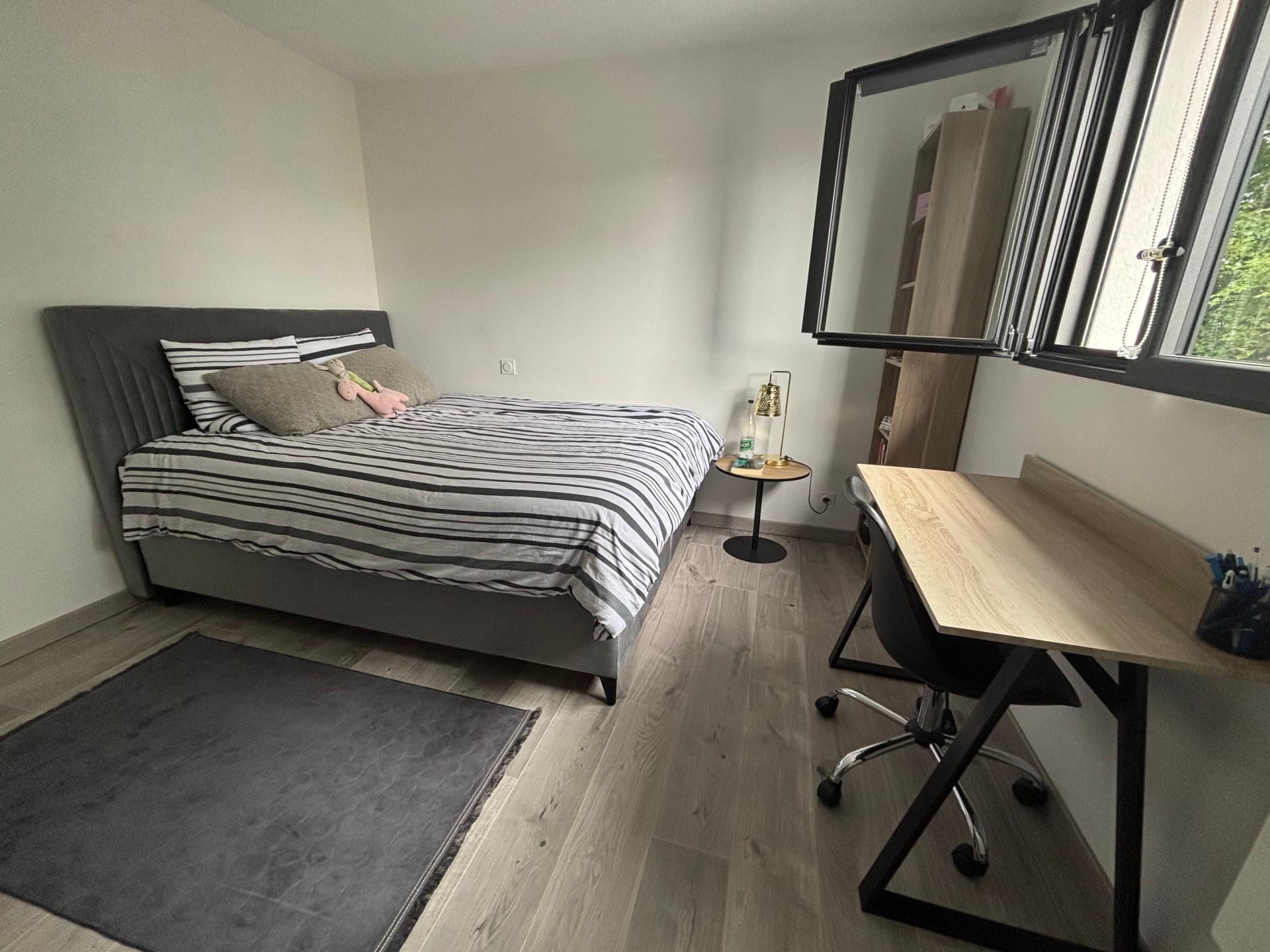 Photo 5 of the listing.