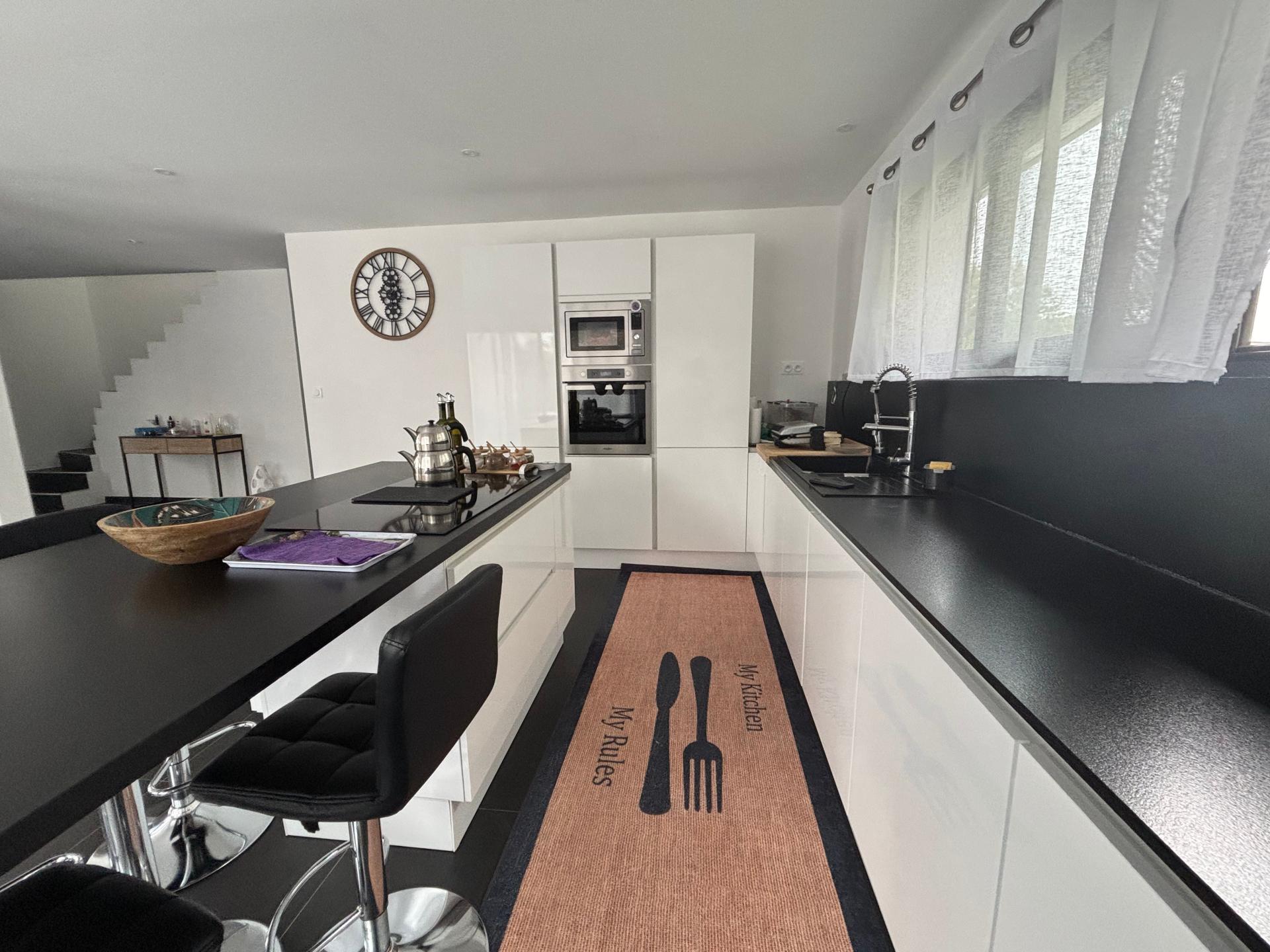 Photo 2 of the listing.