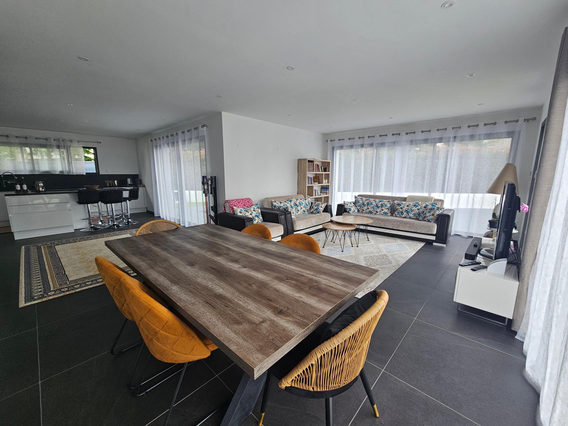 Photo 4 of the listing.