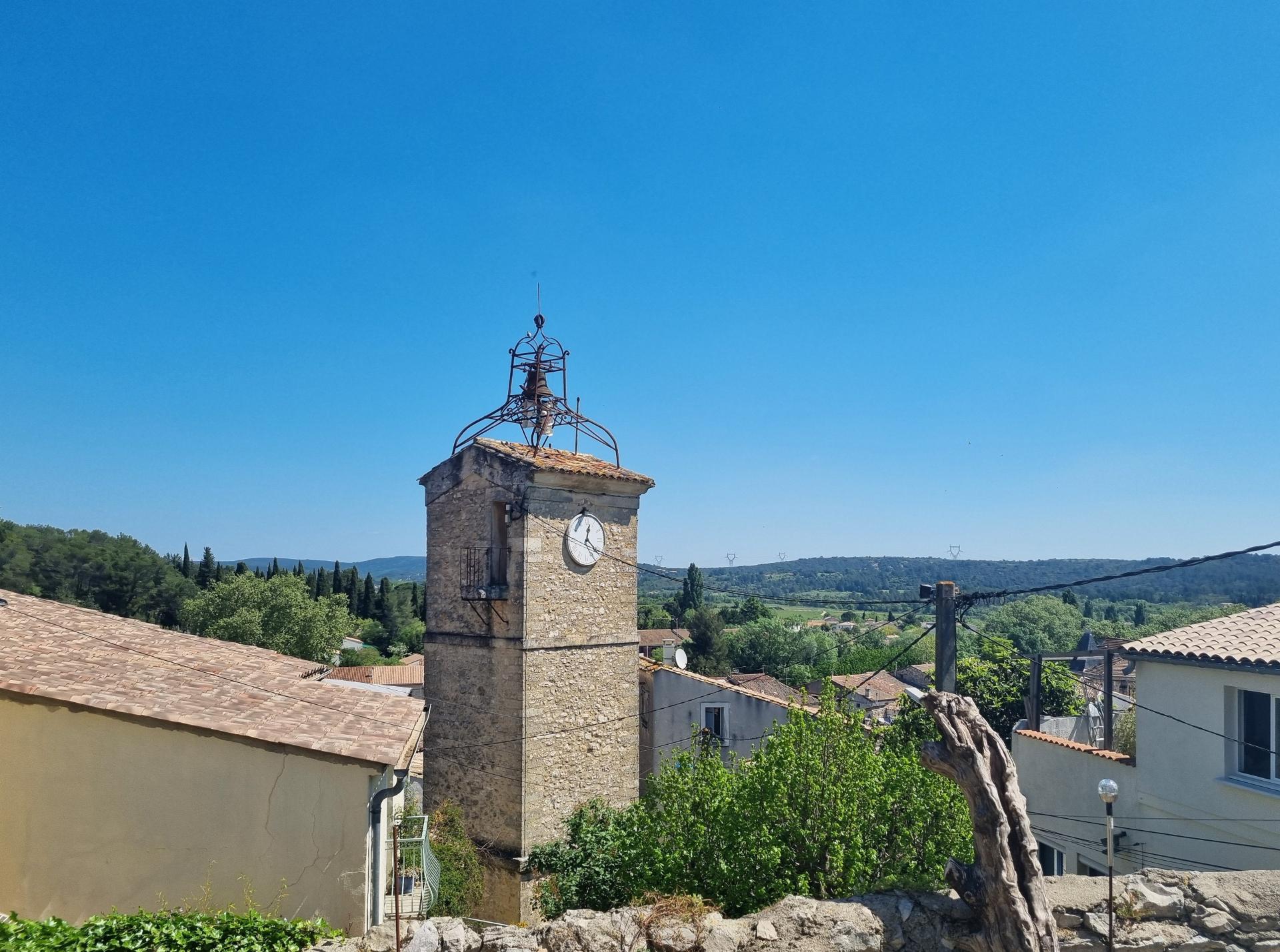 Photo 2 of the listing.