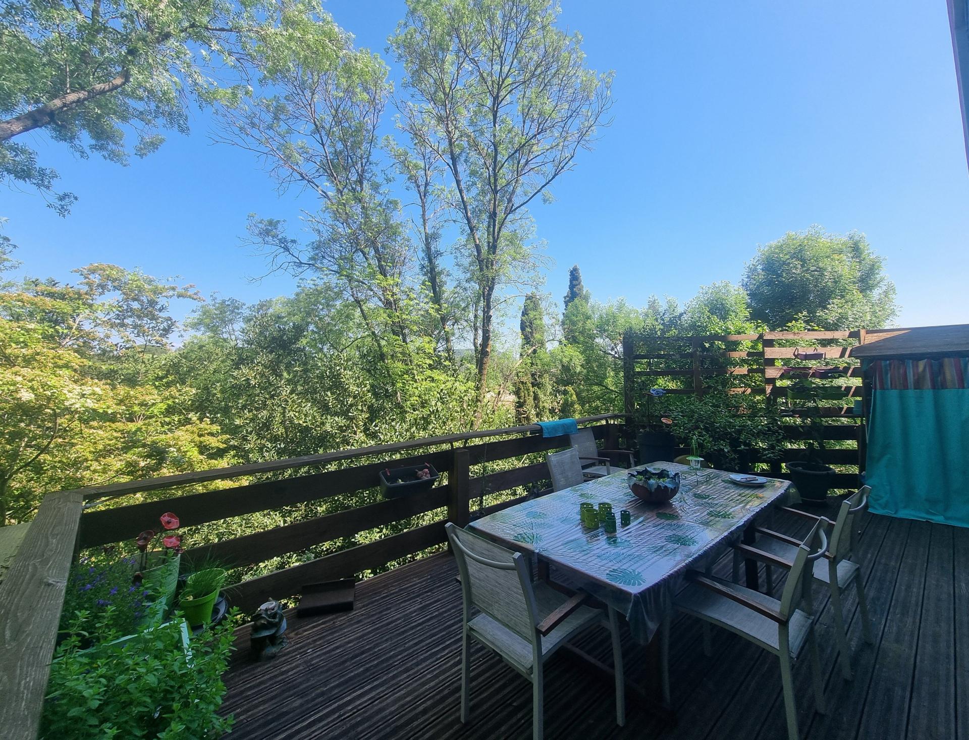 Photo 6 of the listing.