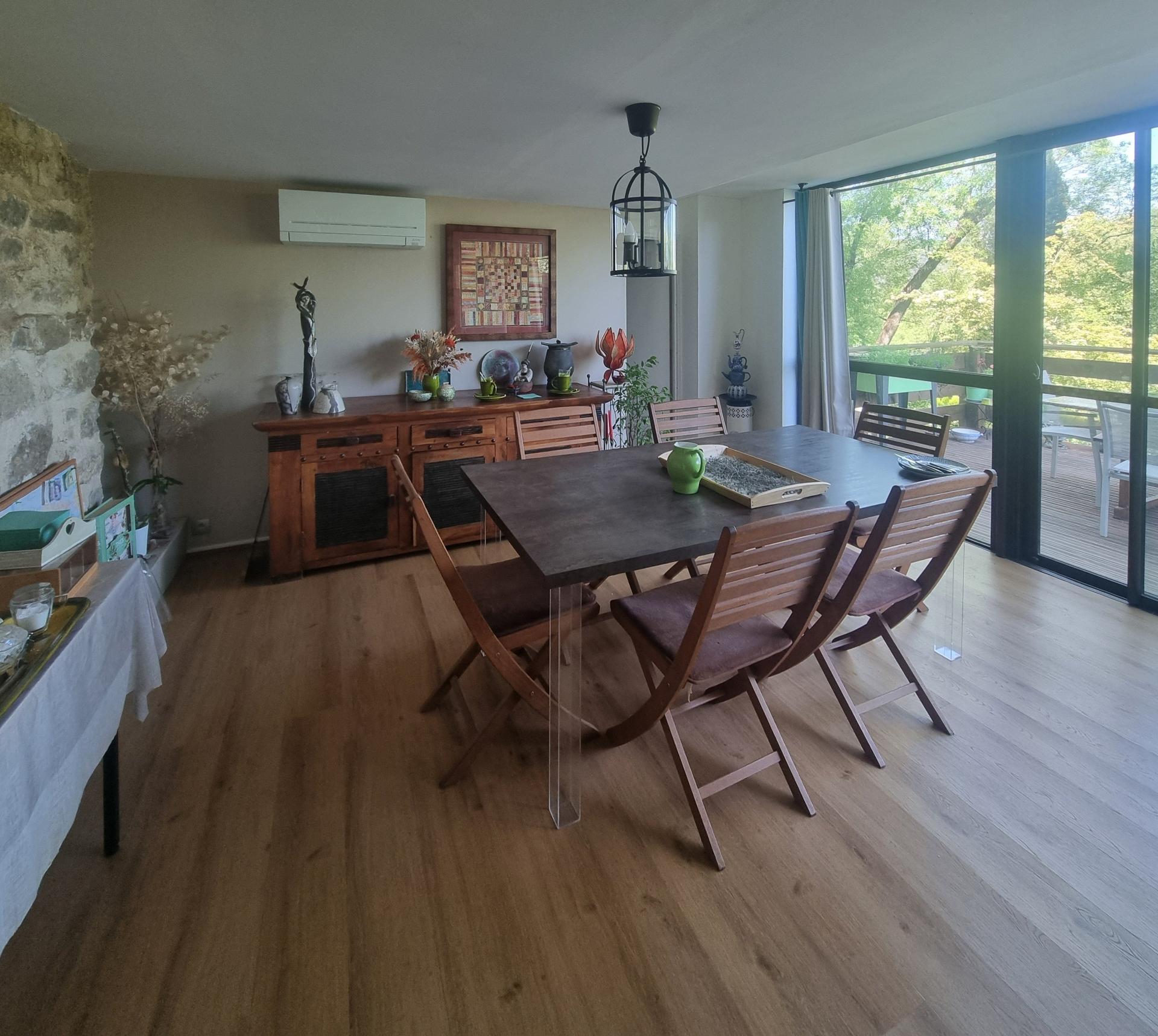 Photo 4 of the listing.