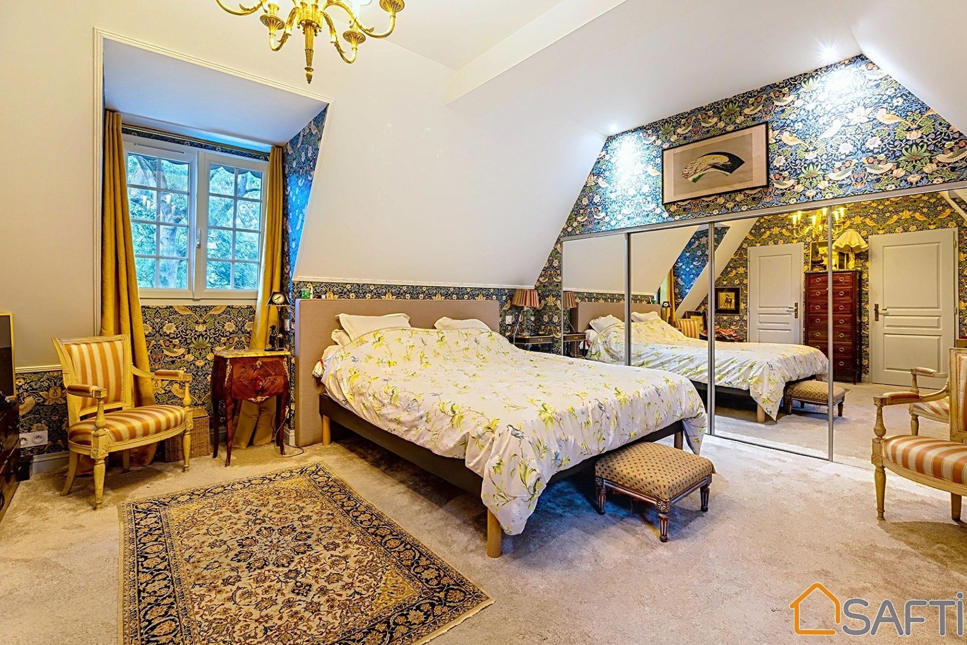 Photo 8 of the listing.