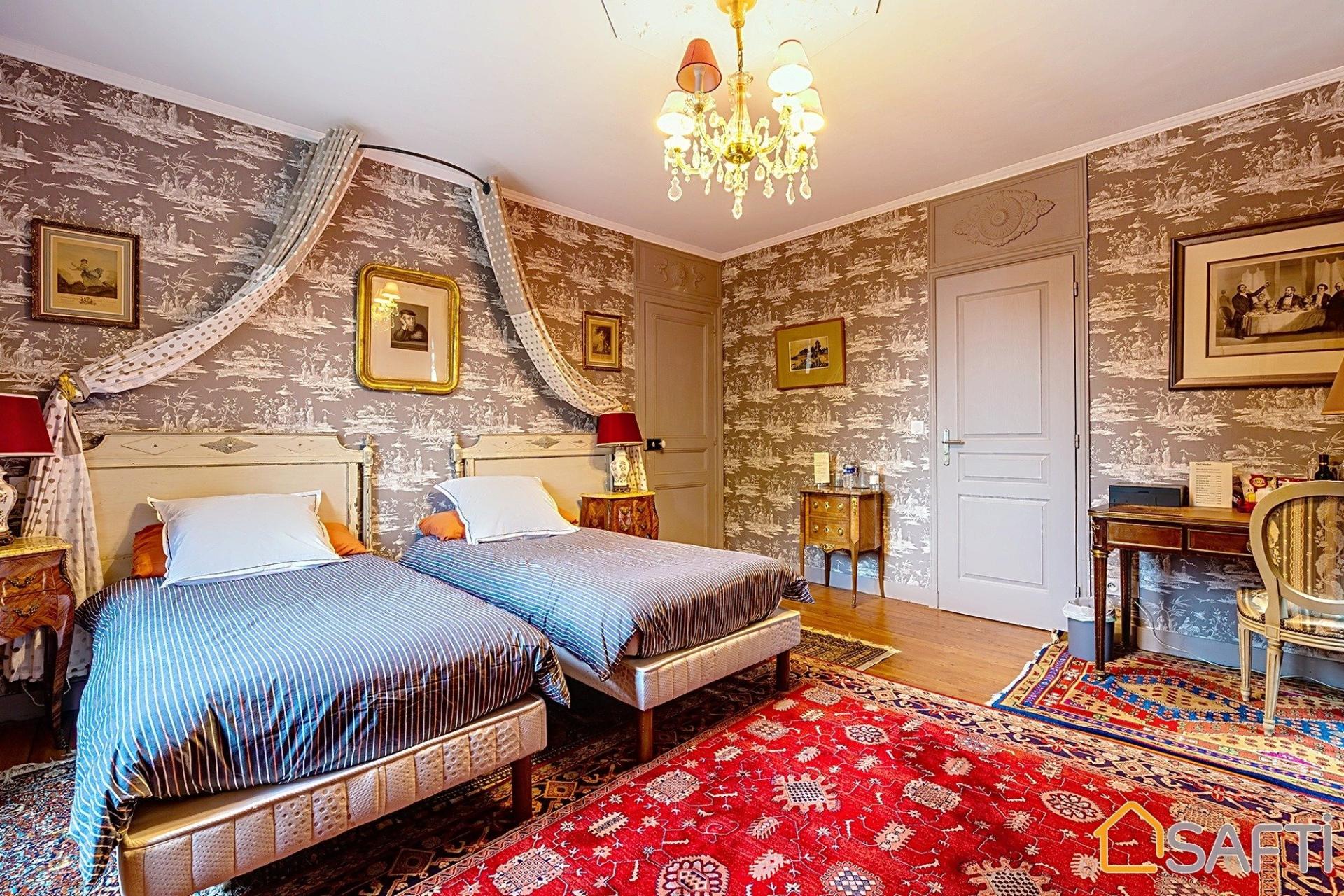 Photo 7 of the listing.