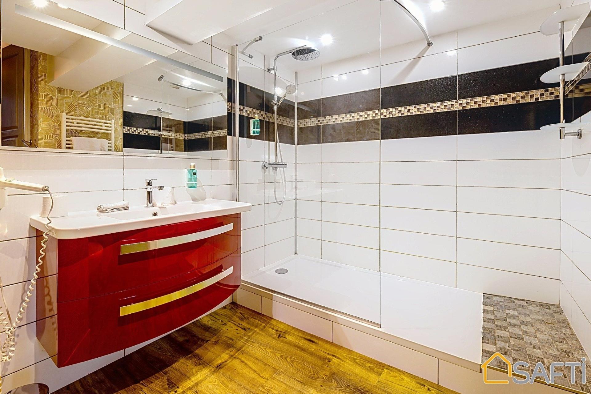 Photo 9 of the listing.