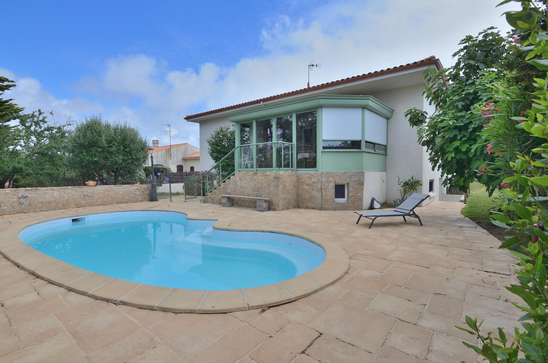 Photo 13 of the listing.