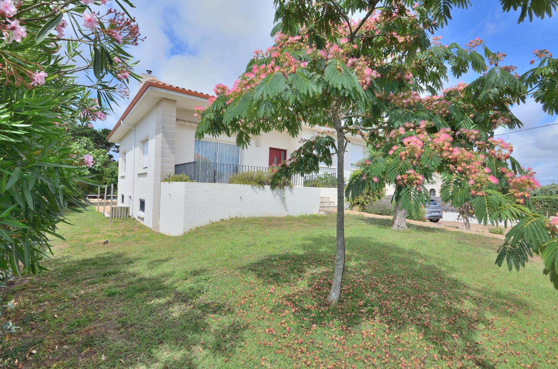 Photo 4 of the listing.