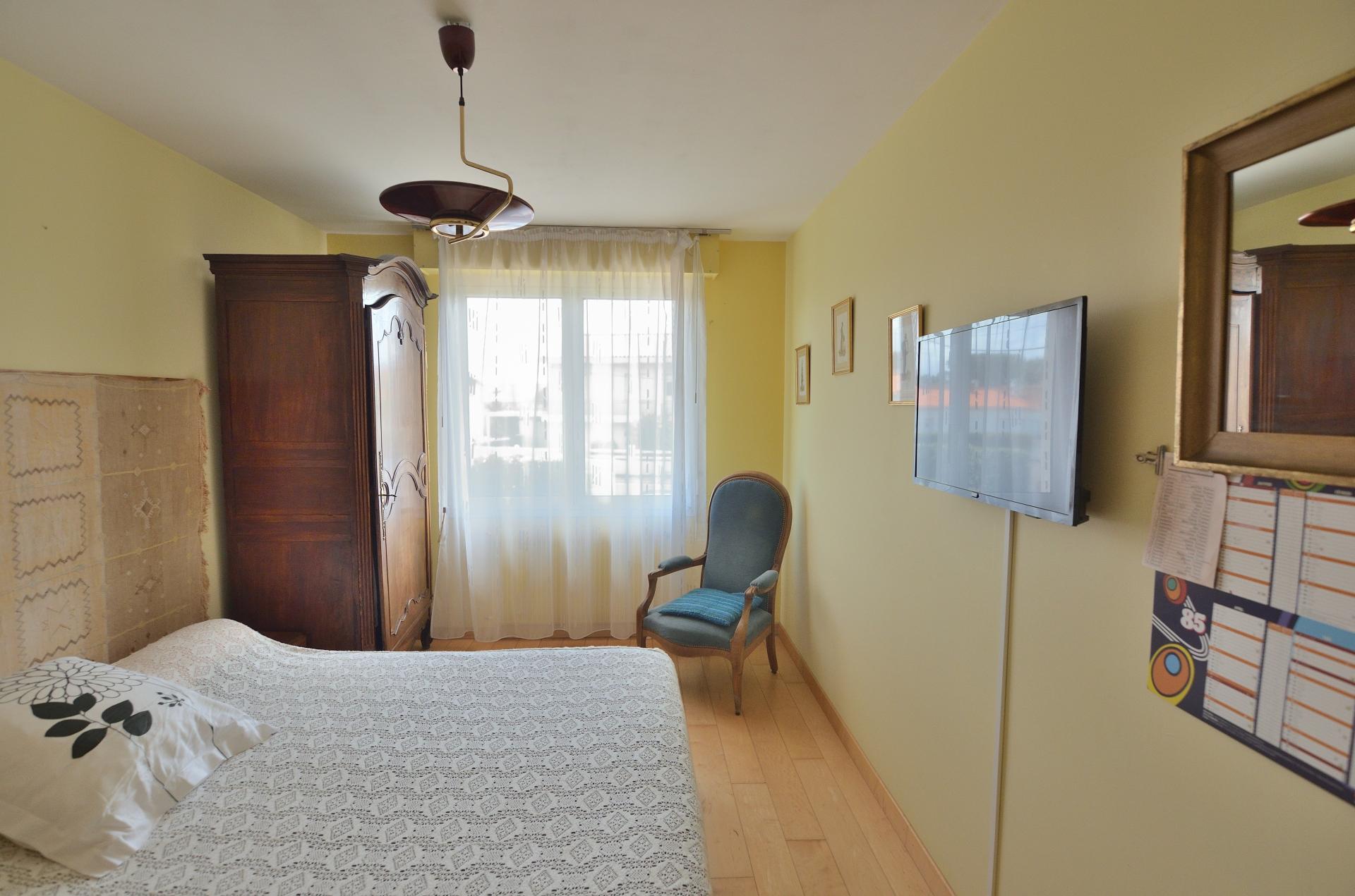 Photo 8 of the listing.