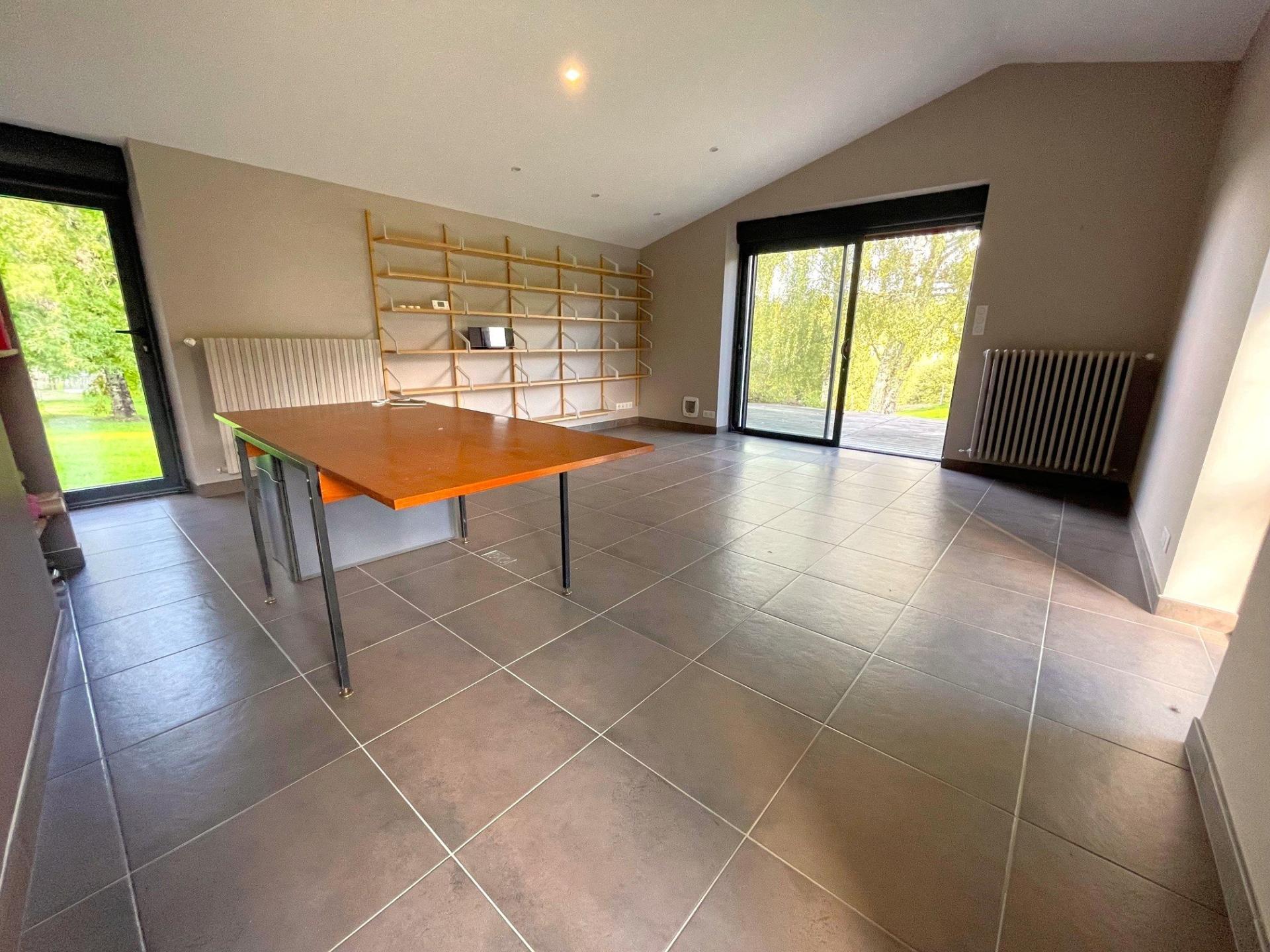 Photo 8 of the listing.