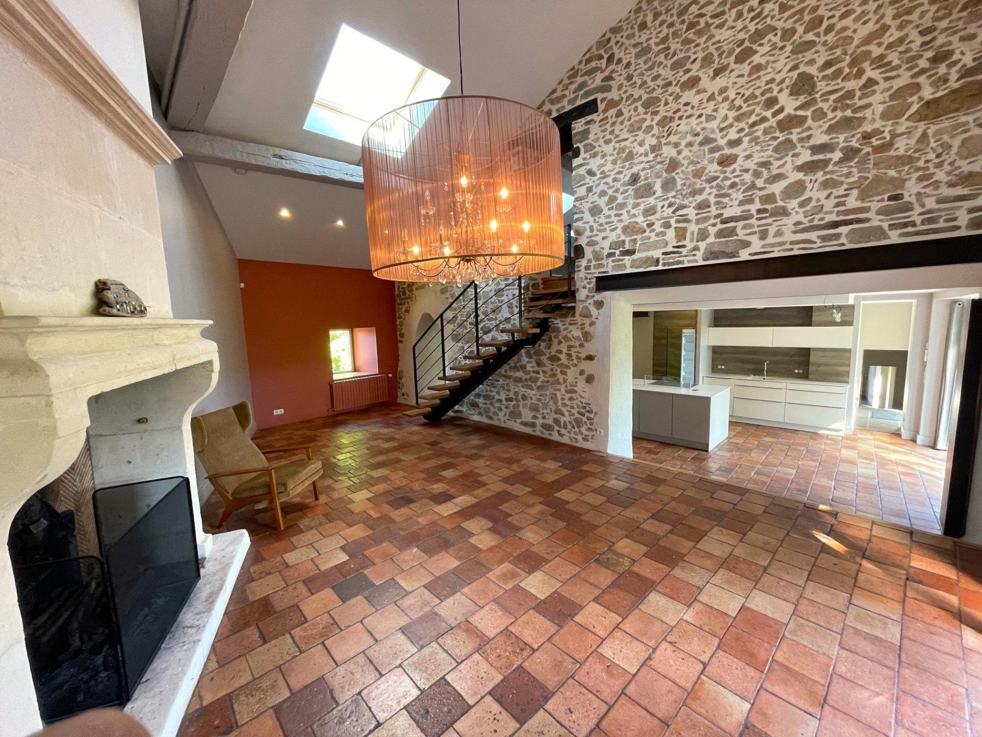 Photo 7 of the listing.