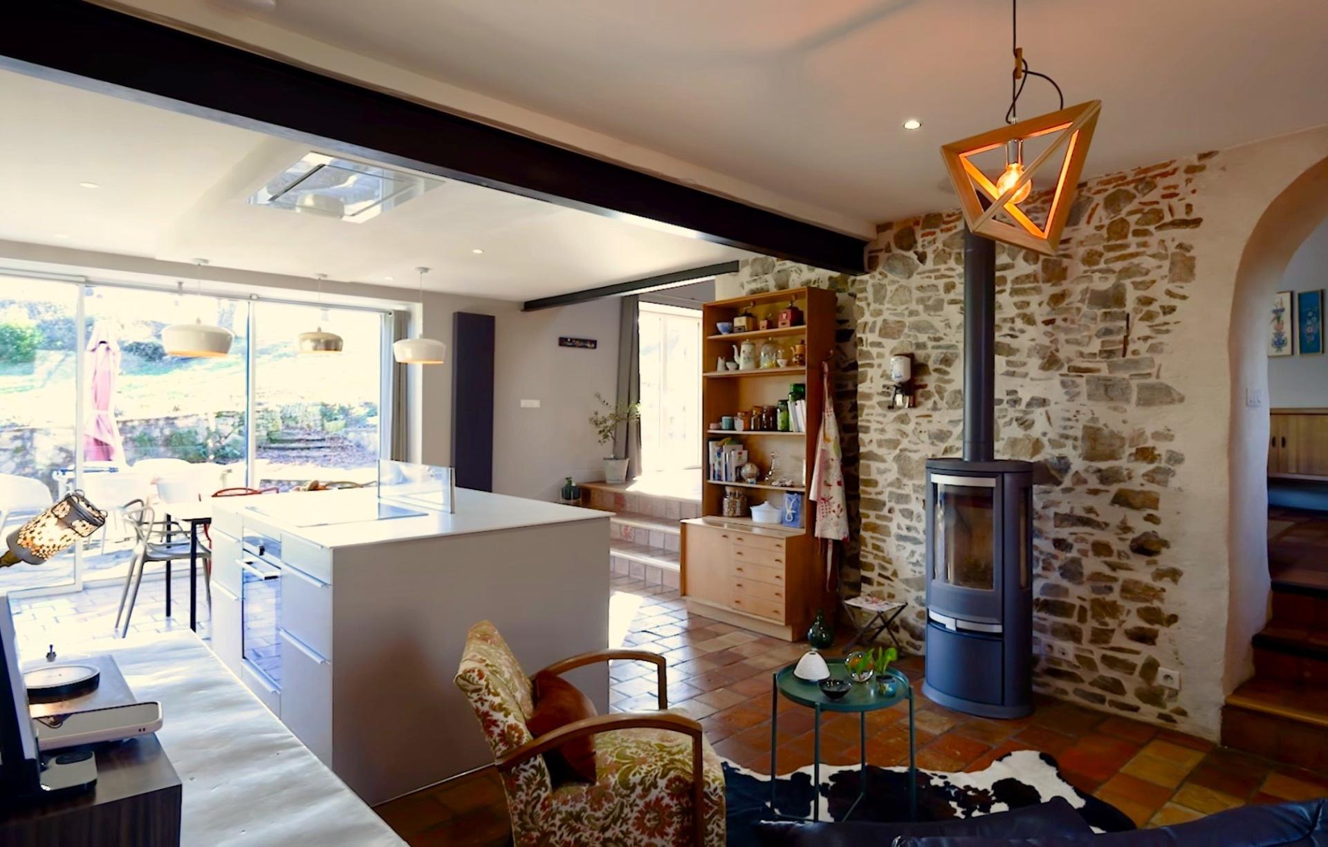 Photo 4 of the listing.