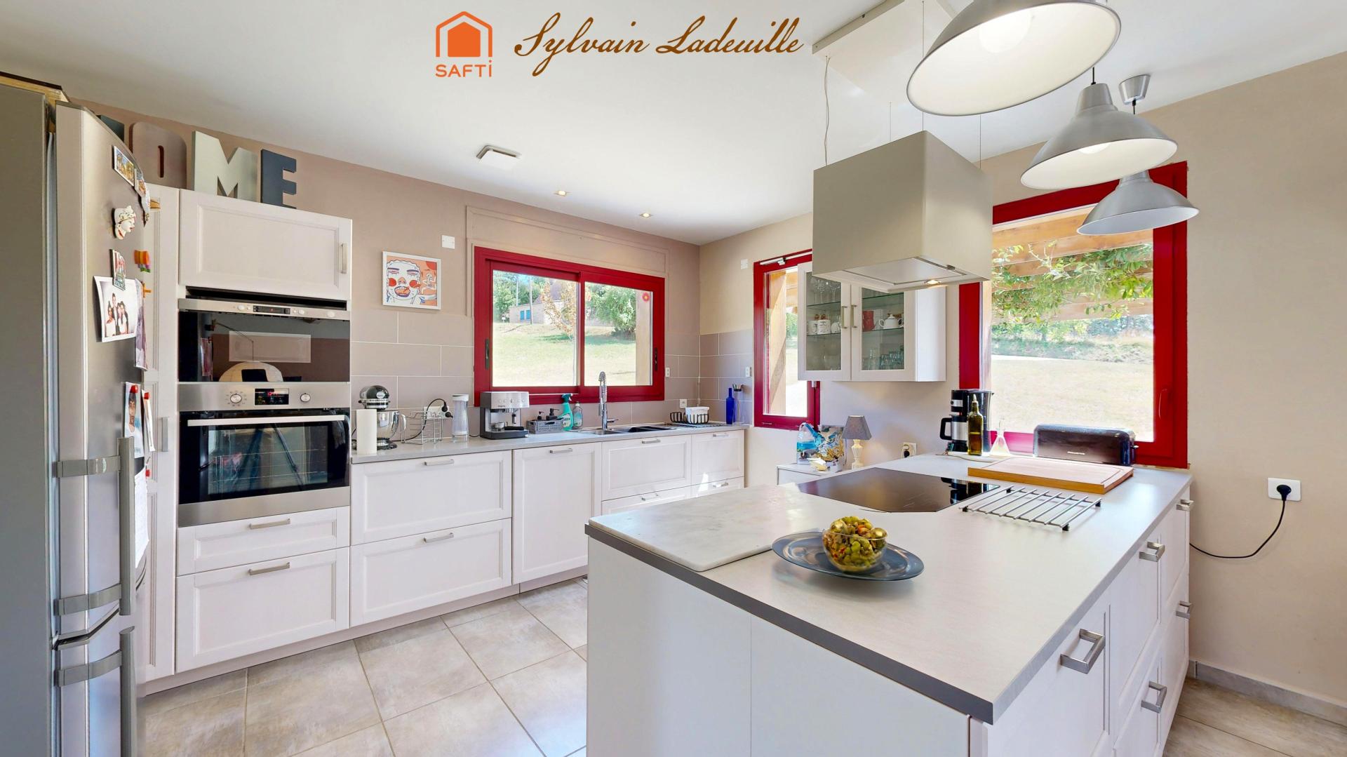 Photo 3 of the listing.