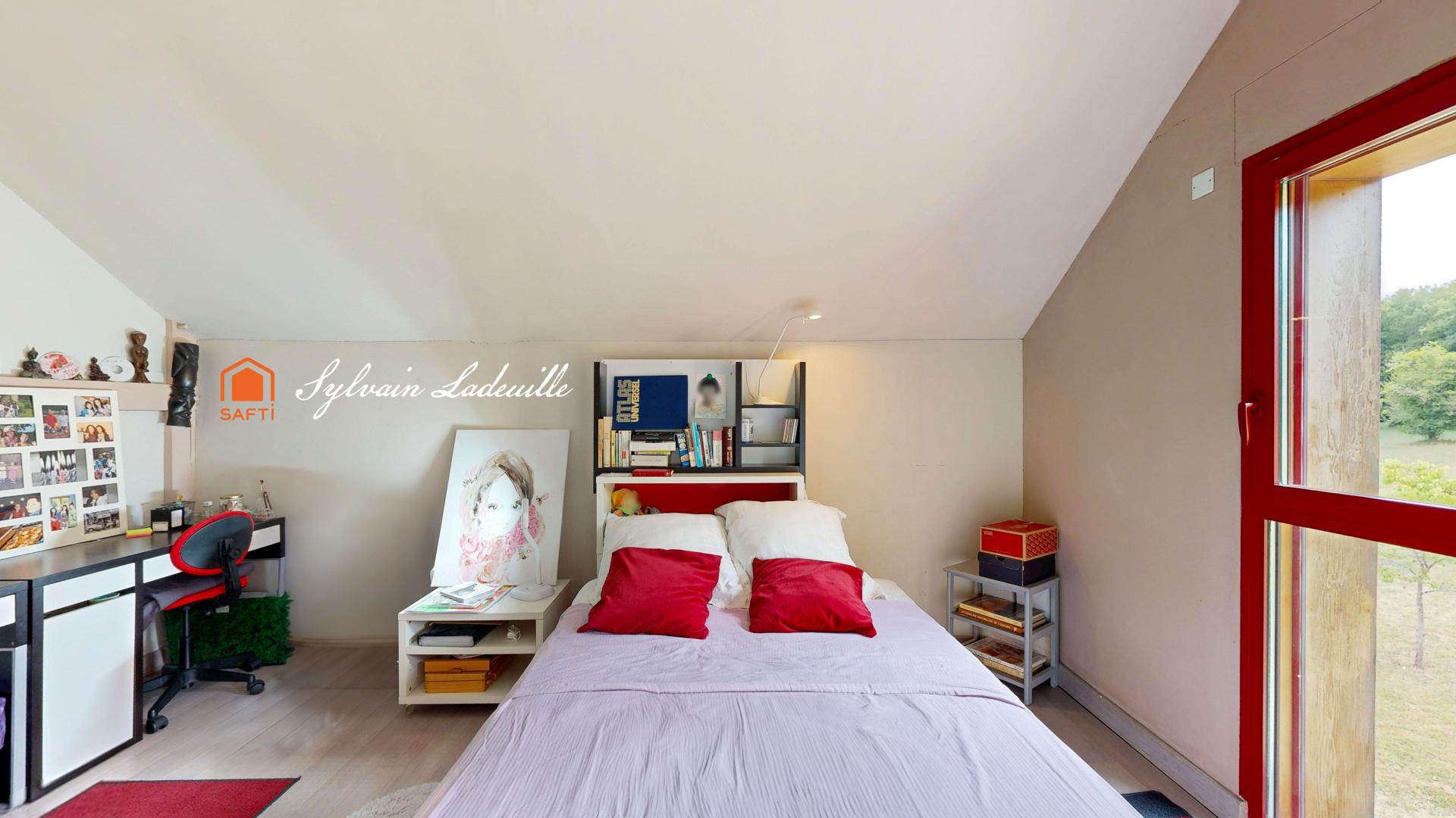 Photo 9 of the listing.