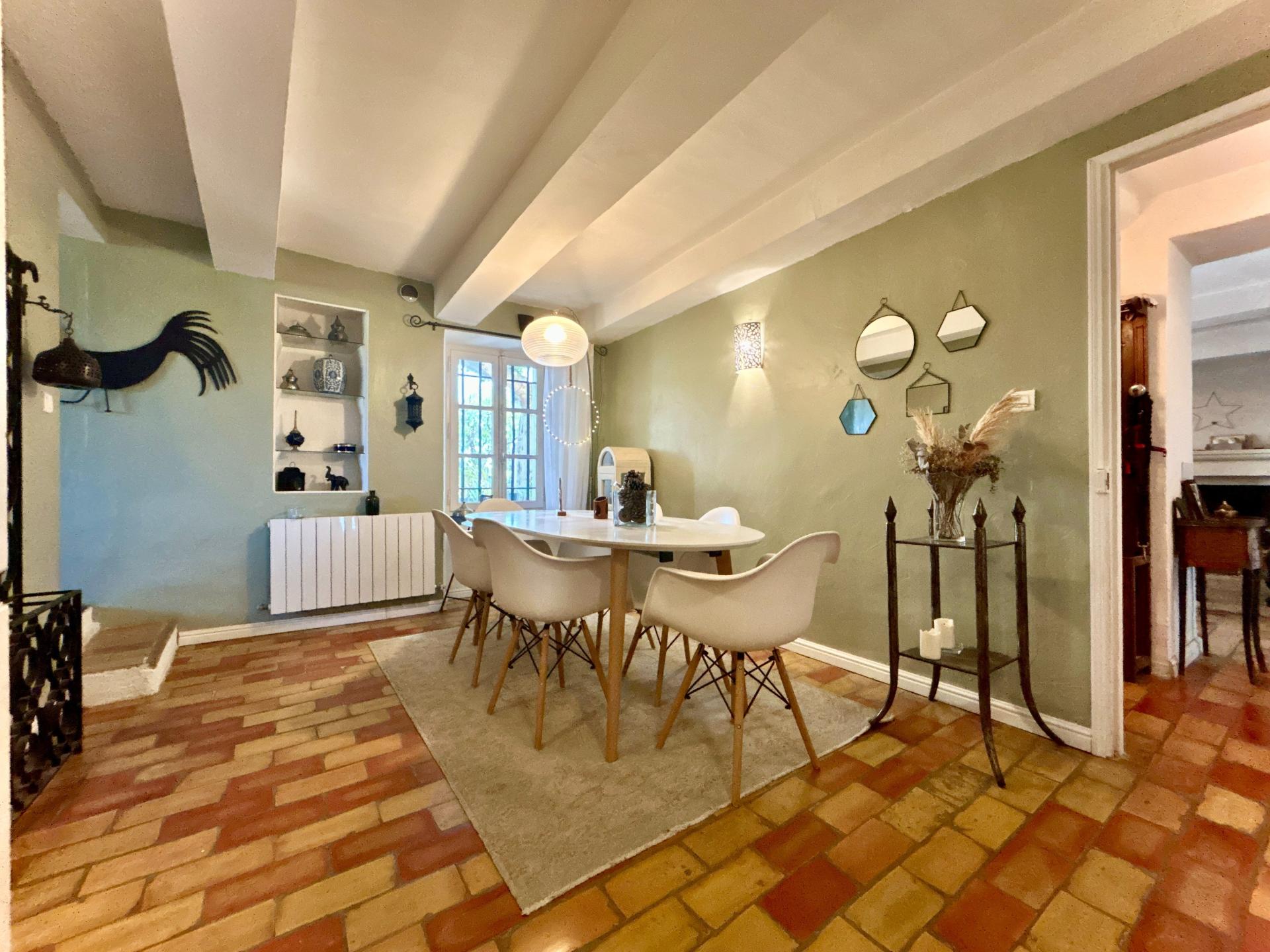 Photo 10 of the listing.