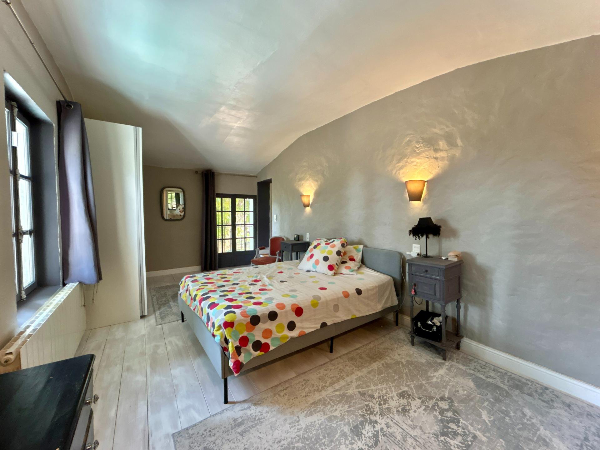 Photo 11 of the listing.