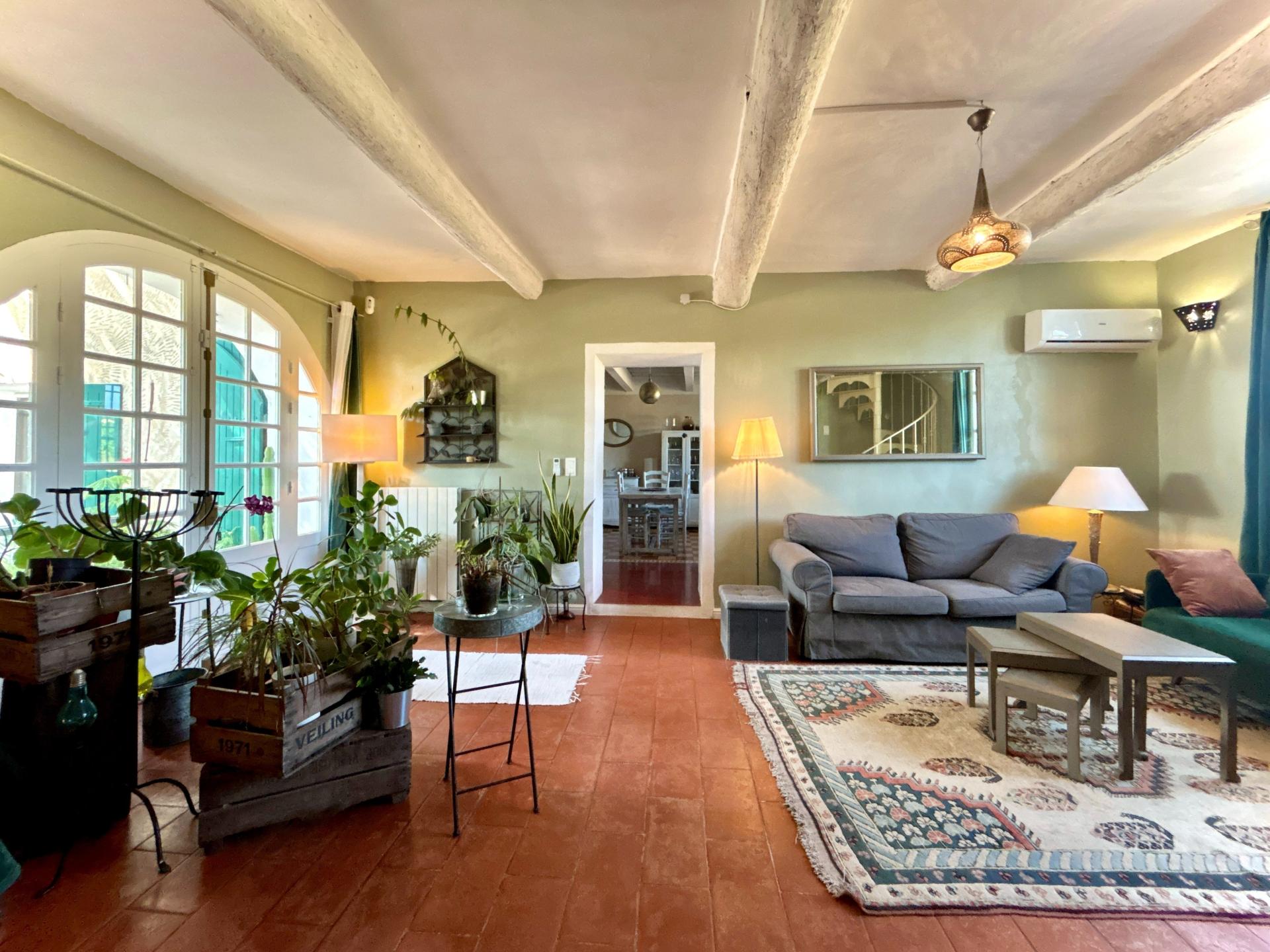 Photo 7 of the listing.