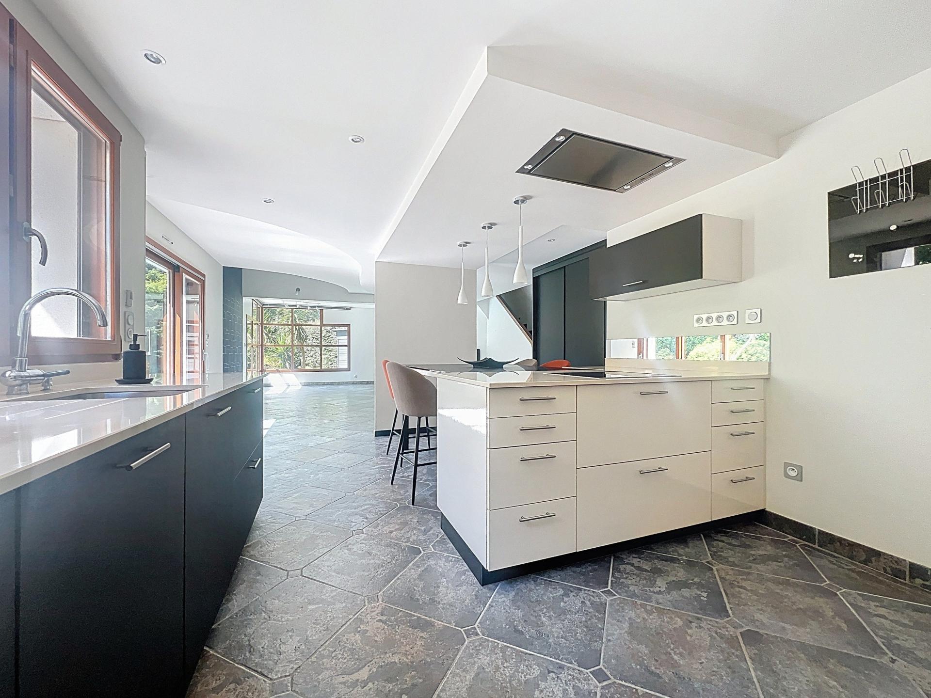 Photo 8 of the listing.