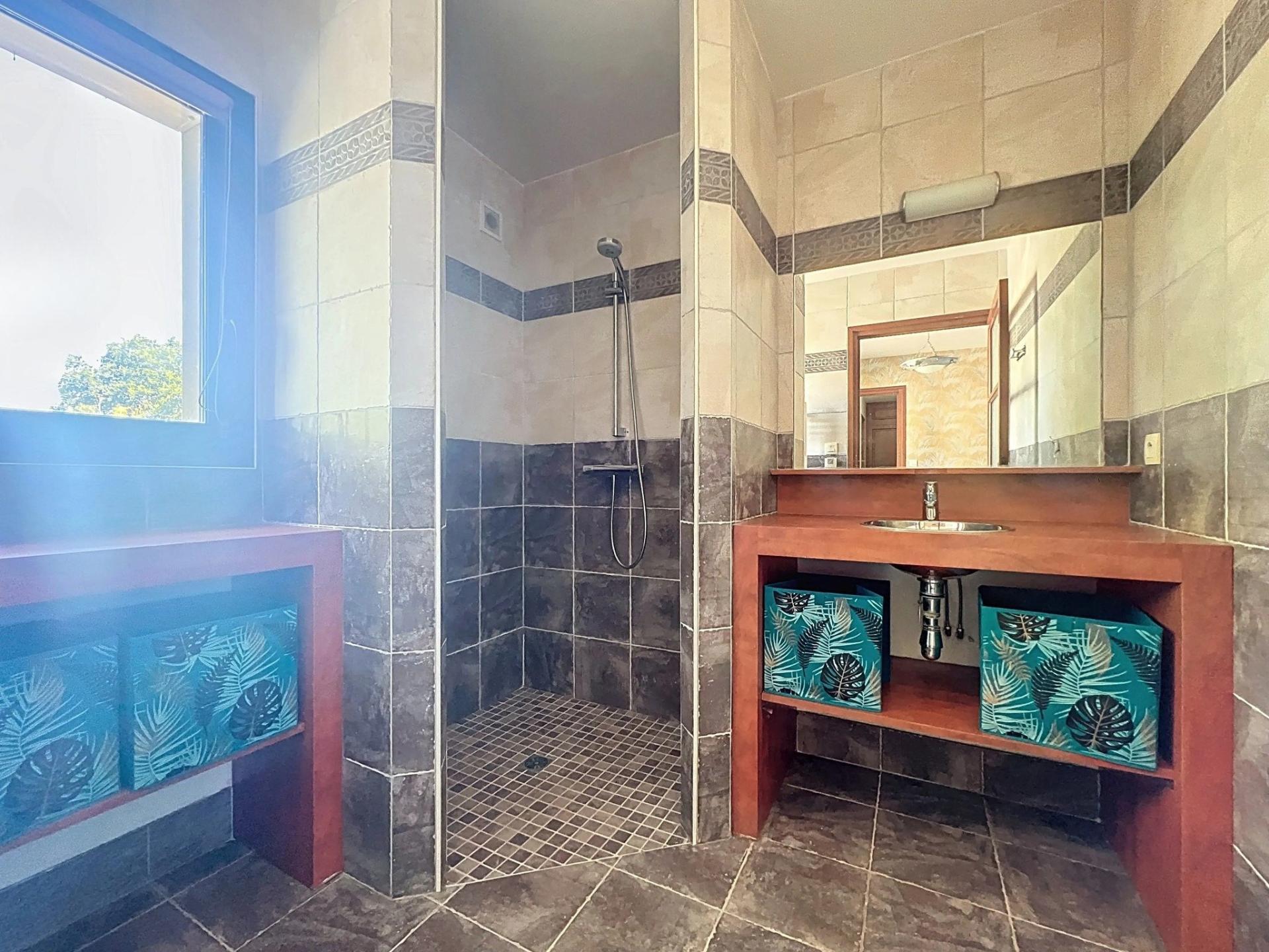 Photo 10 of the listing.