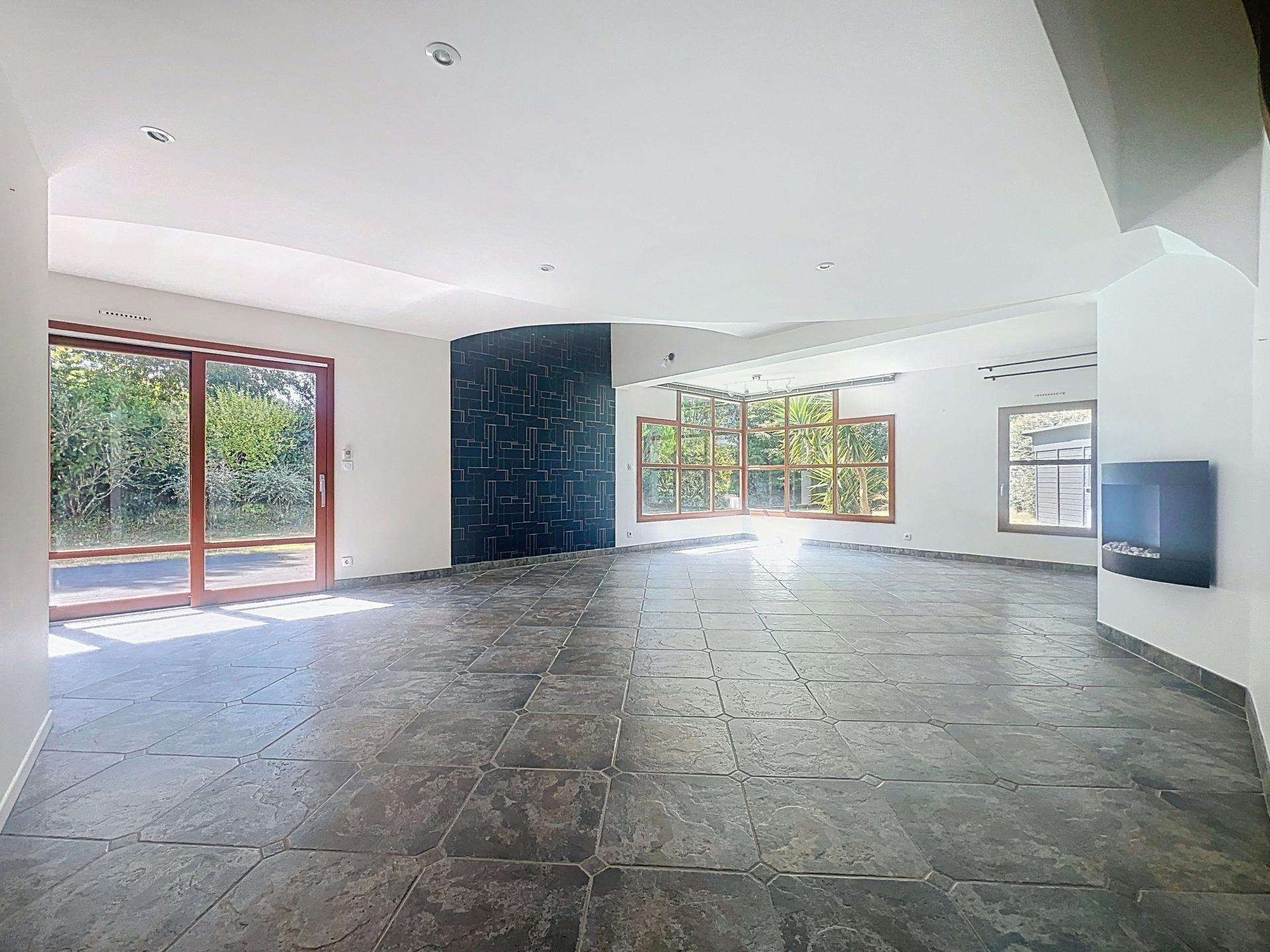 Photo 4 of the listing.