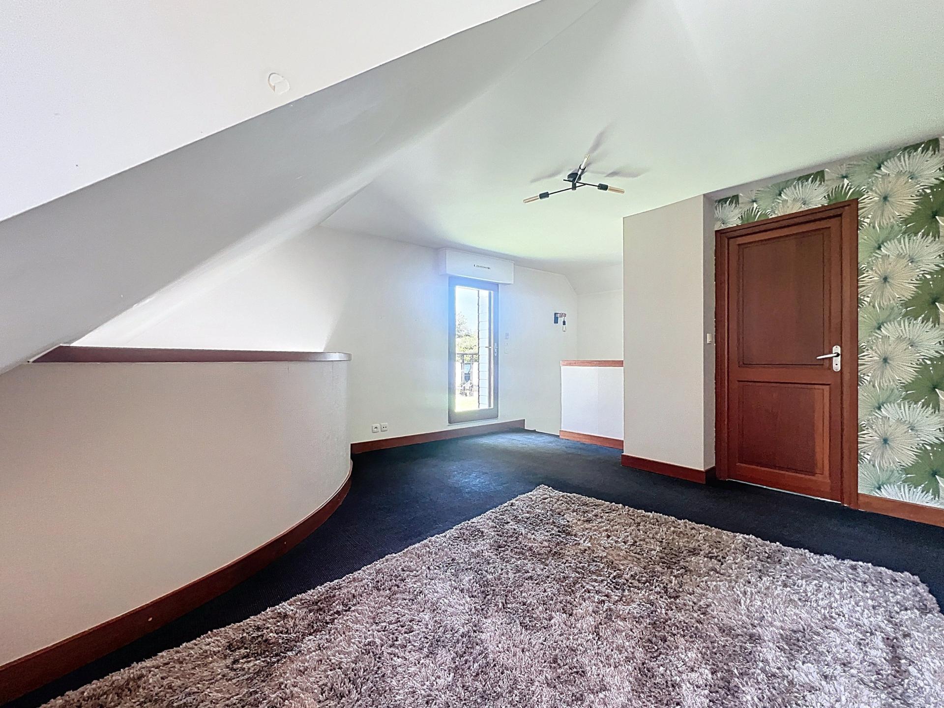 Photo 11 of the listing.