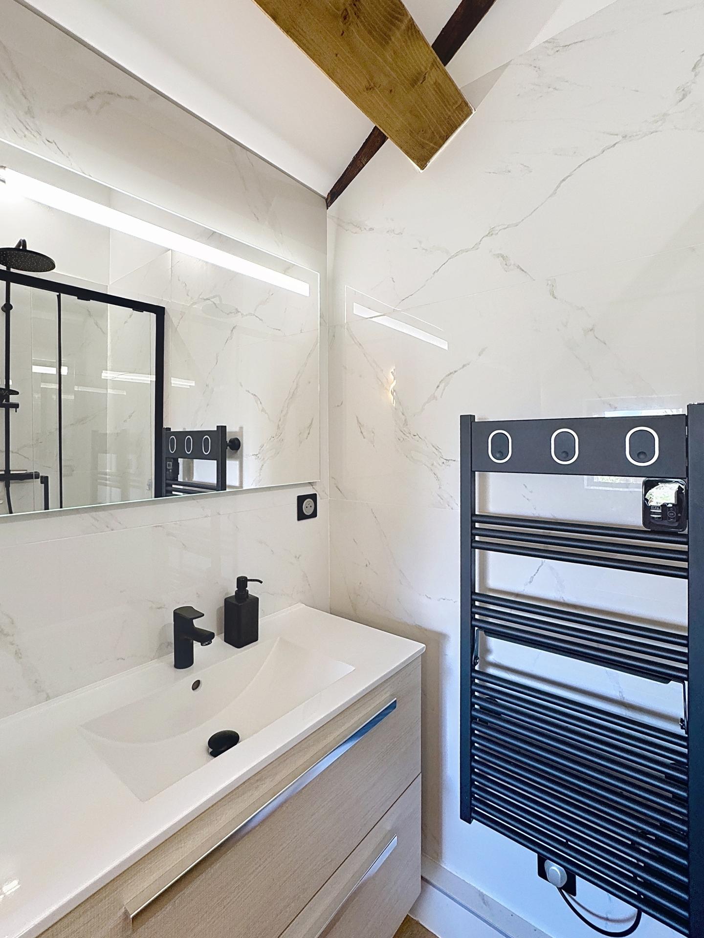 Photo 7 of the listing.