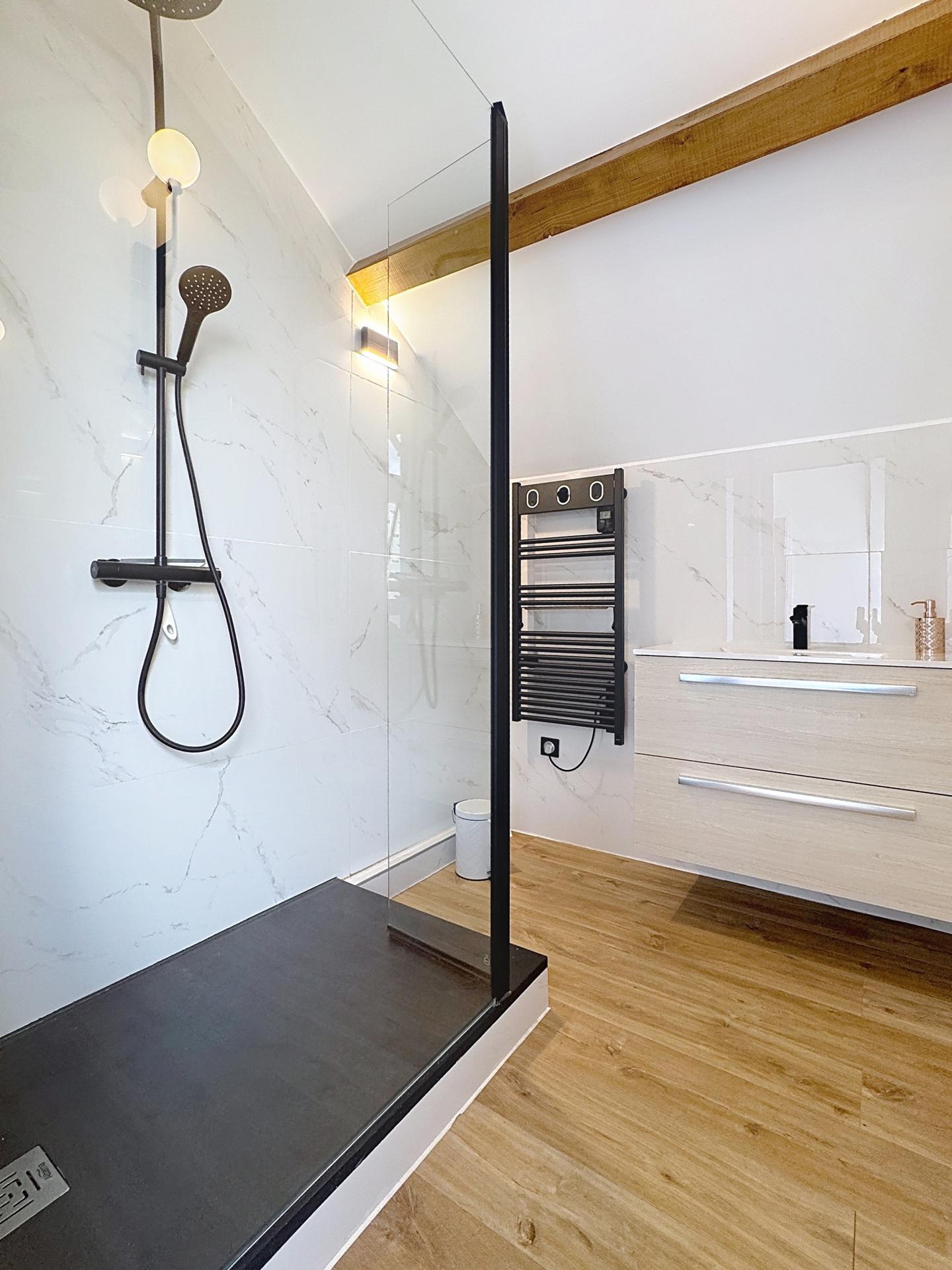 Photo 5 of the listing.