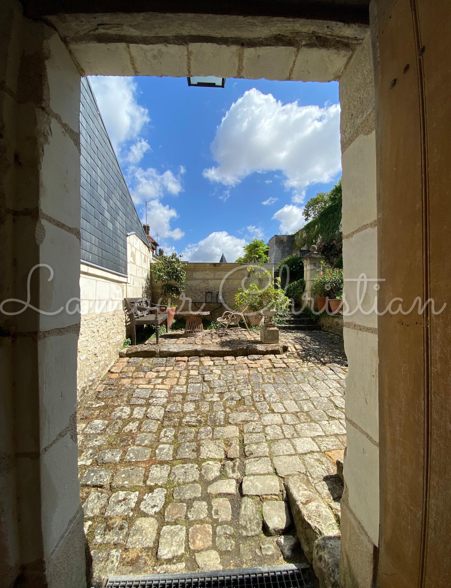 Photo 3 of the listing.