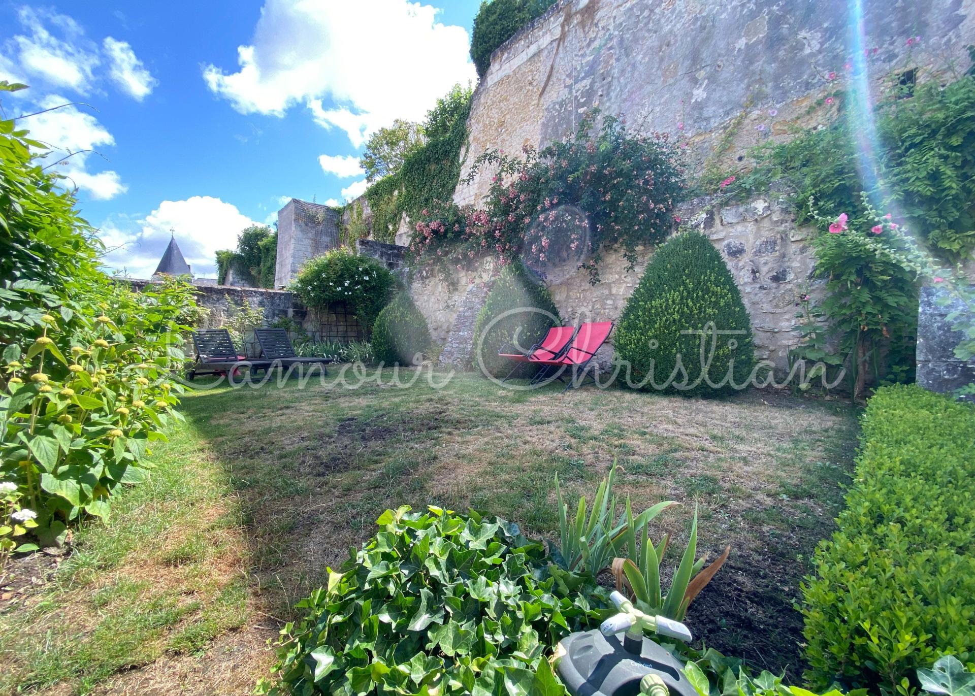 Photo 5 of the listing.