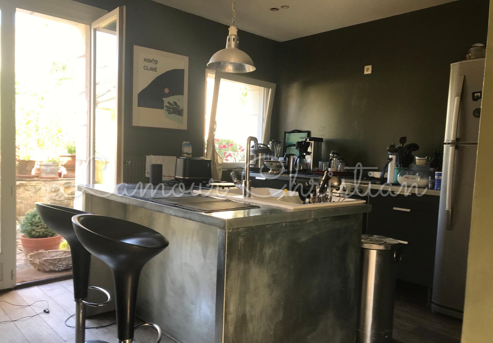 Photo 7 of the listing.