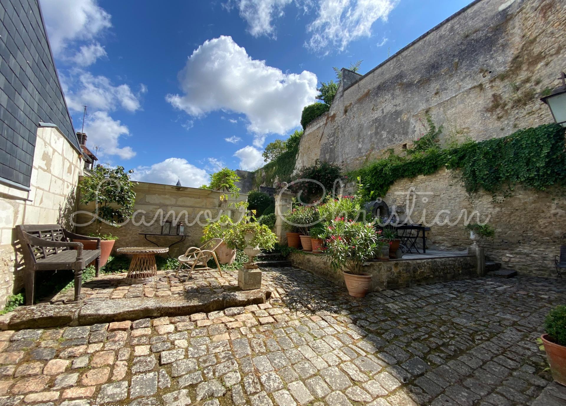 Photo 4 of the listing.