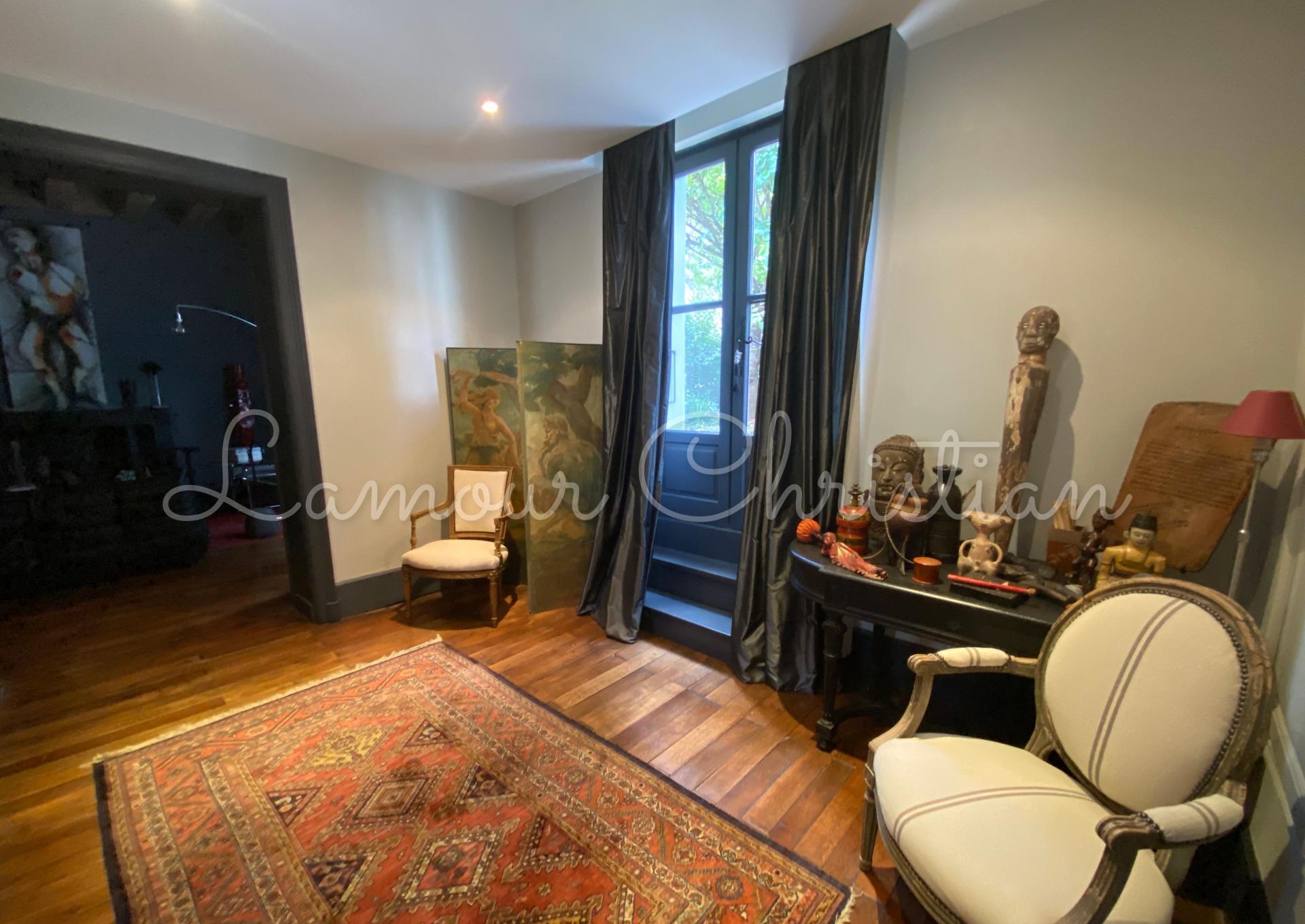 Photo 10 of the listing.