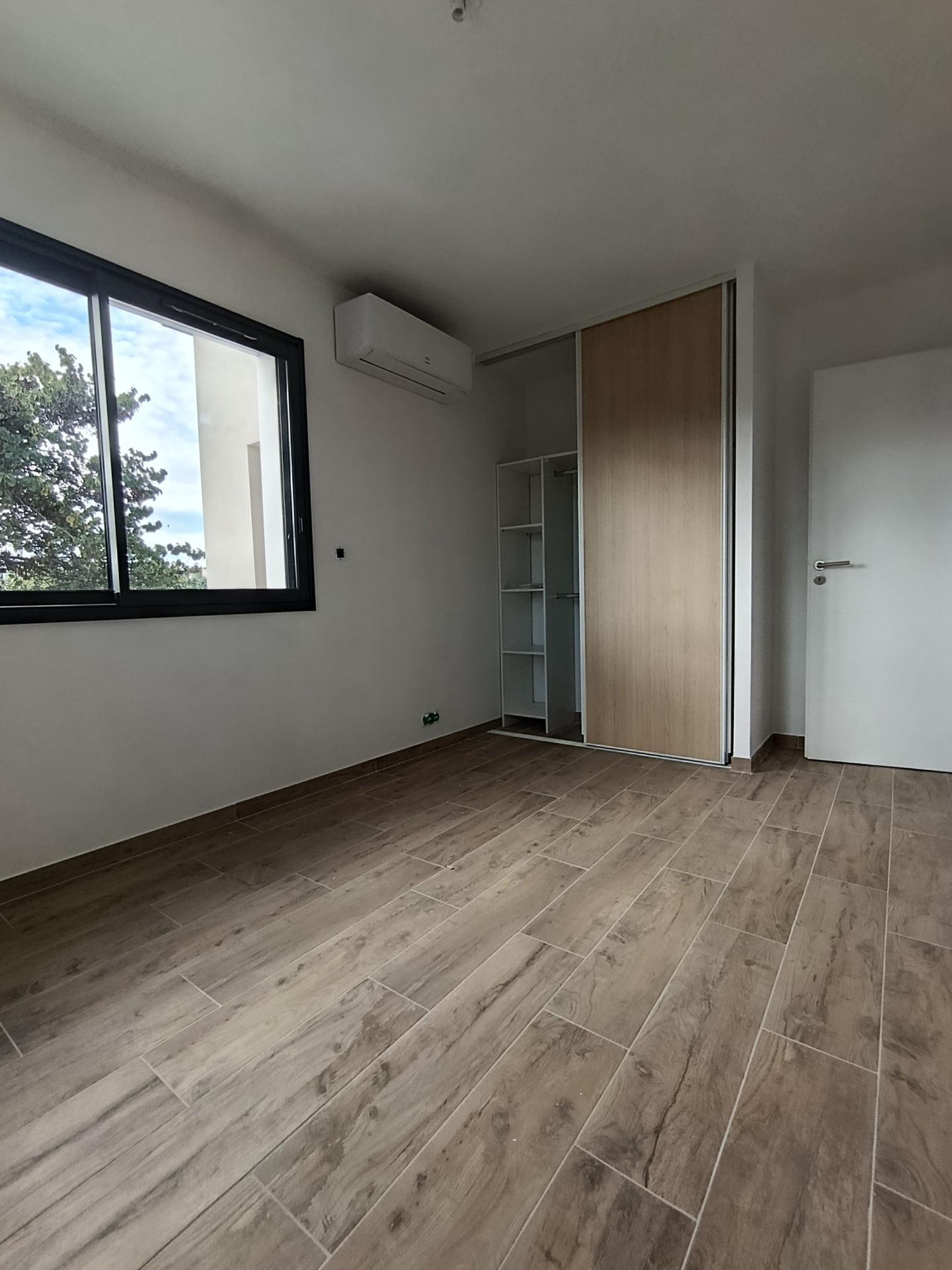 Photo 4 of the listing.