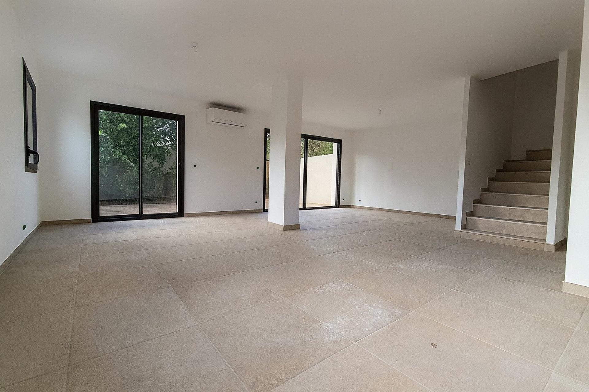 Photo 3 of the listing.