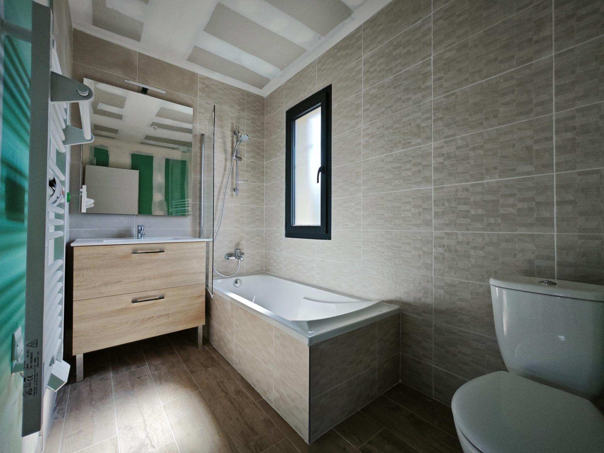 Photo 5 of the listing.