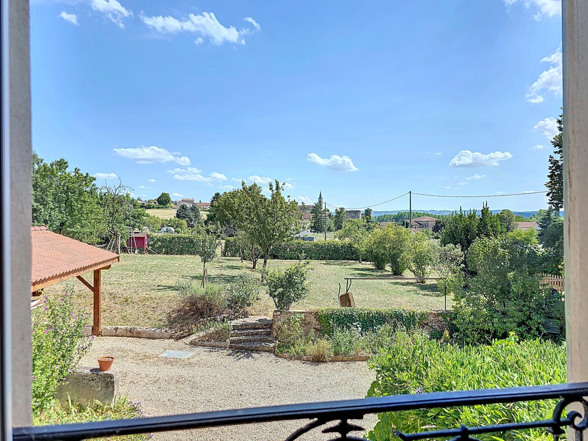 Photo 2 of the listing.