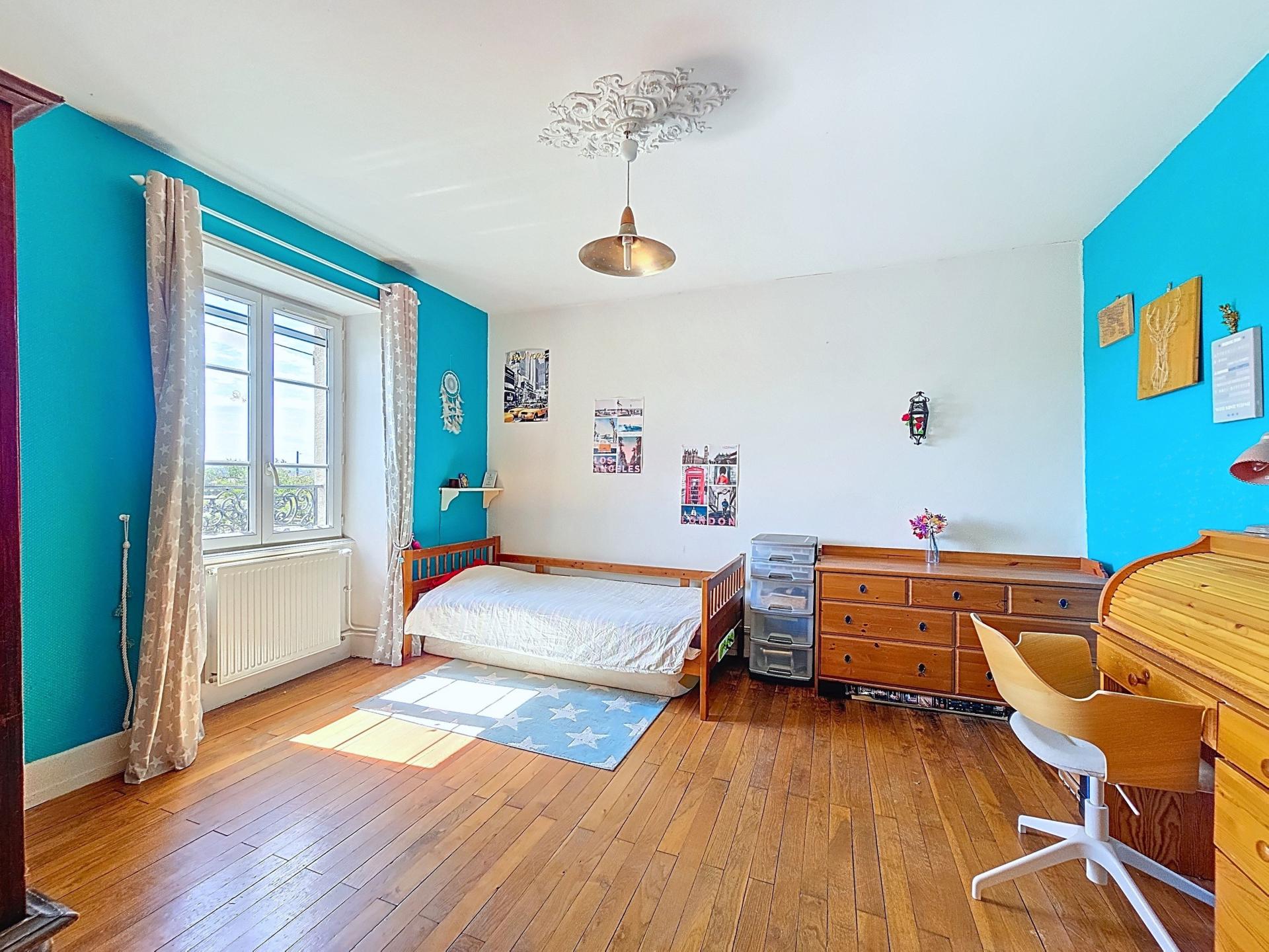 Photo 7 of the listing.