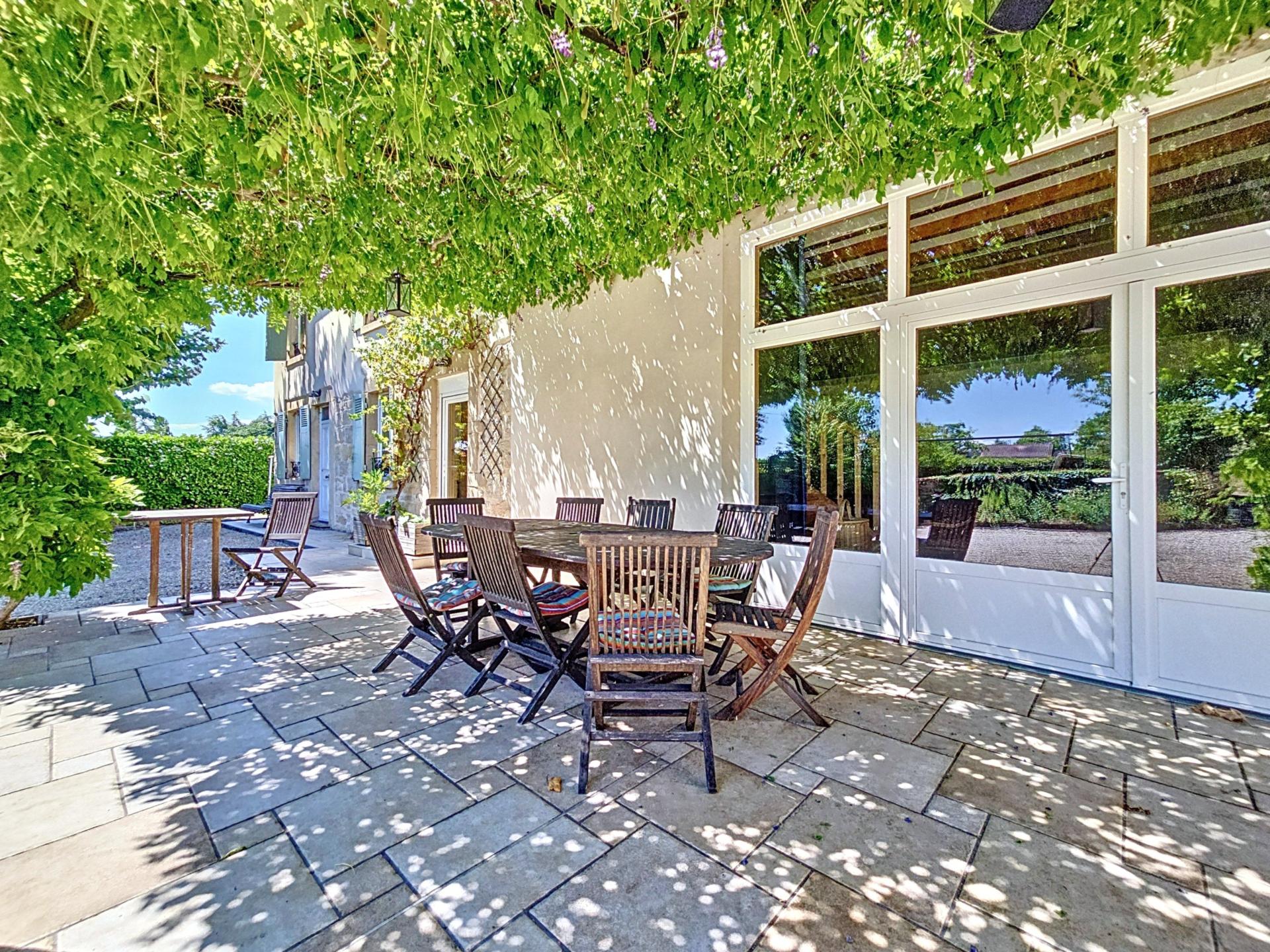 Photo 4 of the listing.