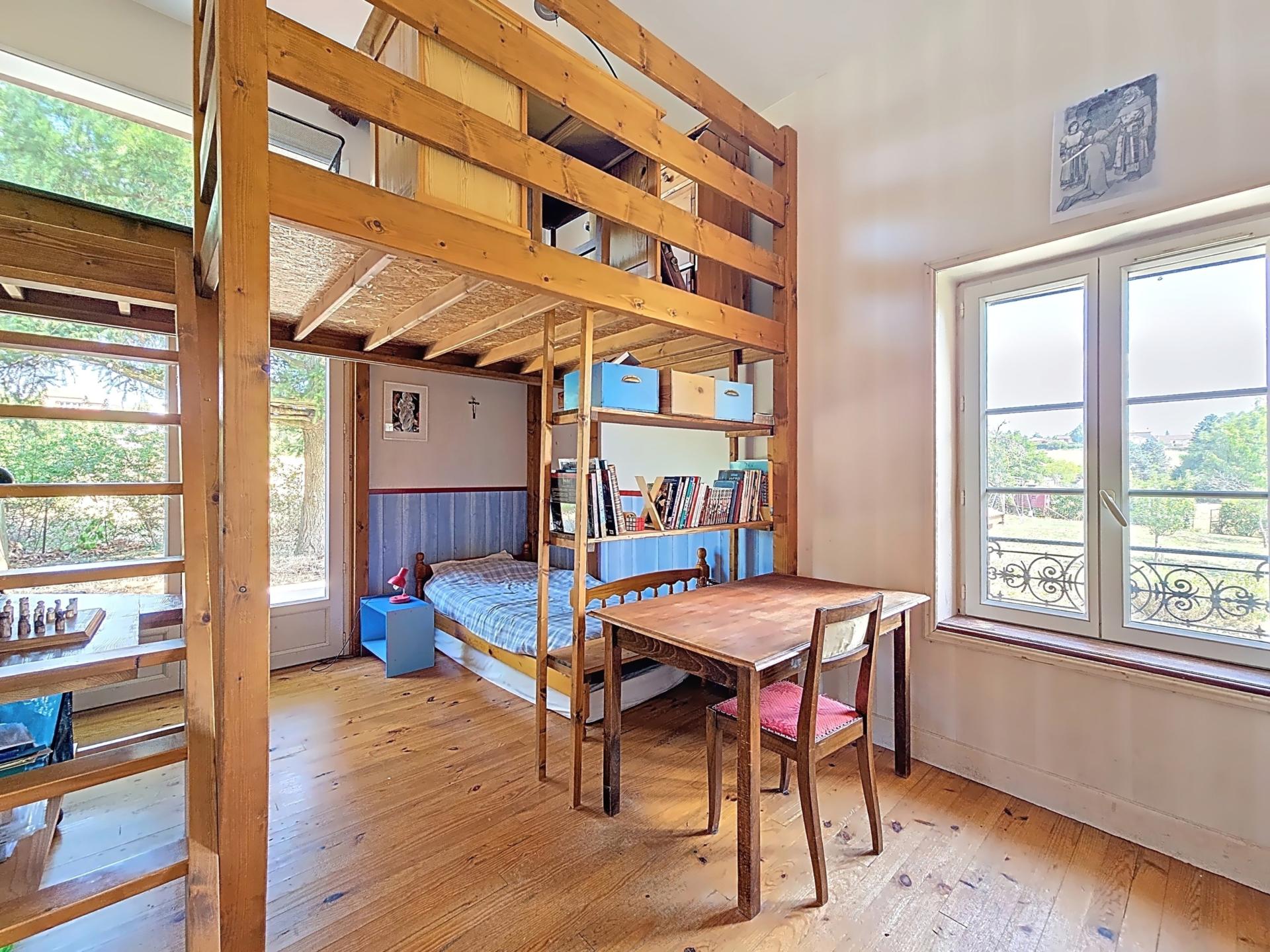 Photo 10 of the listing.