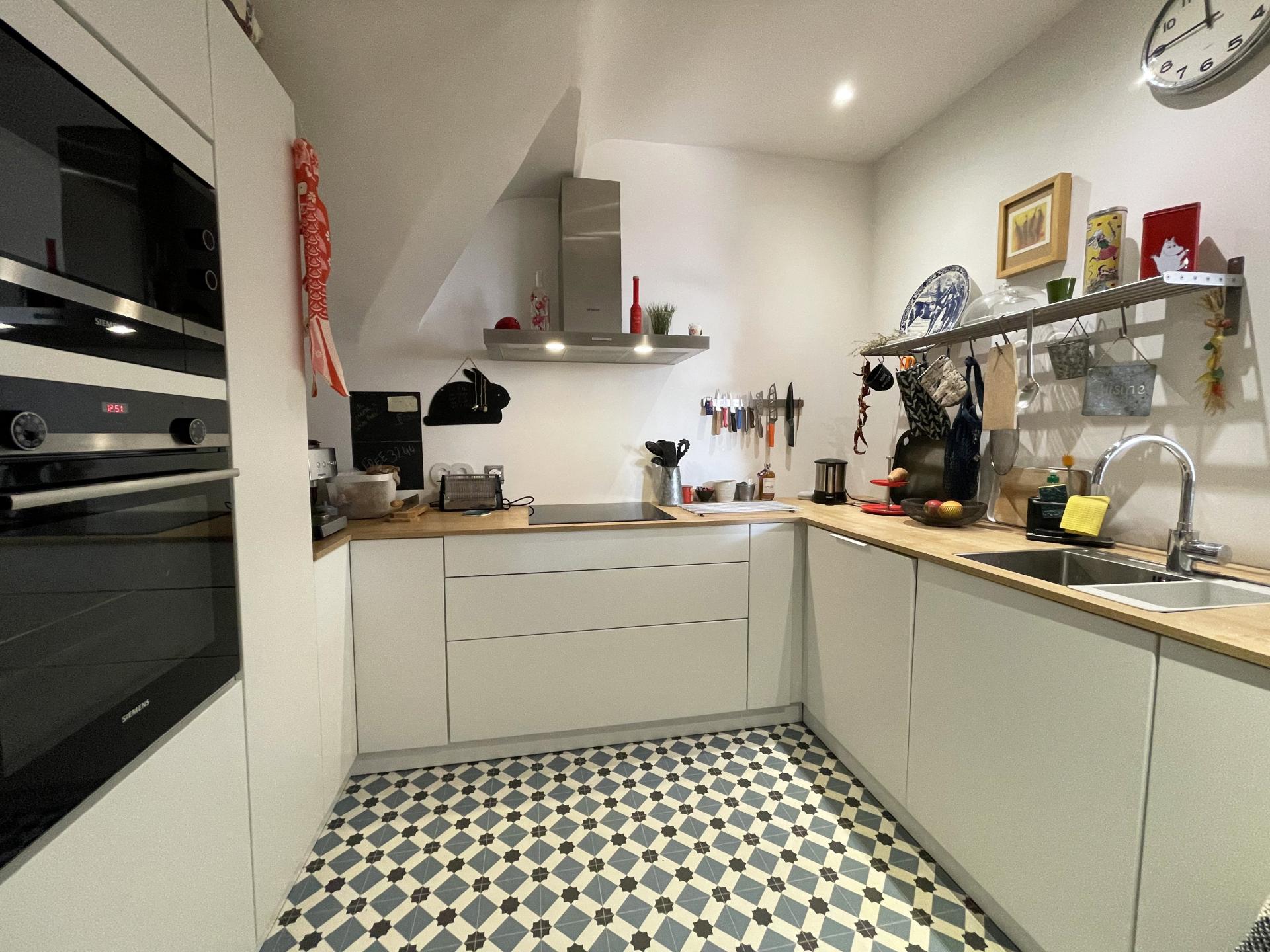 Photo 5 of the listing.