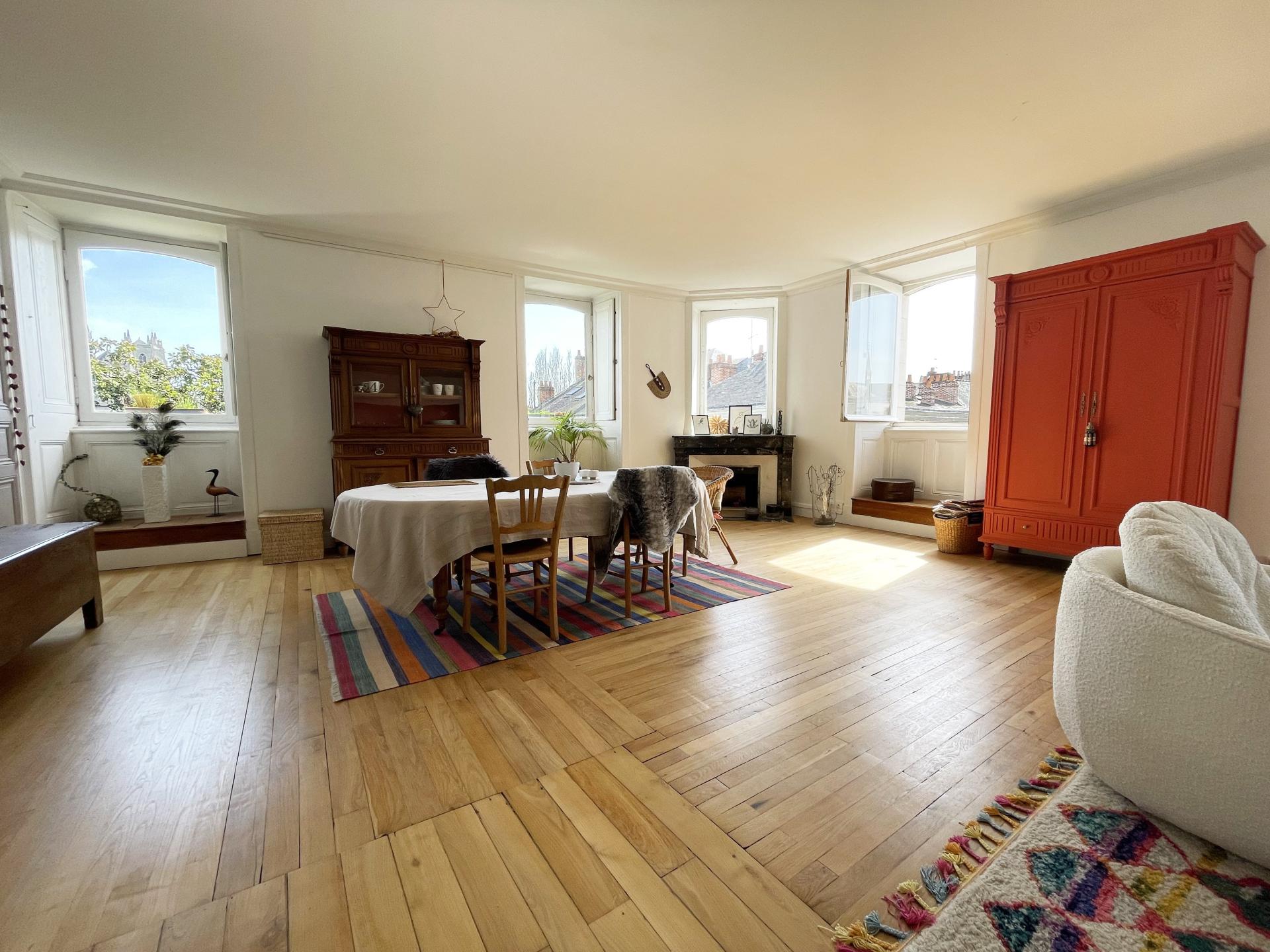 Photo 3 of the listing.