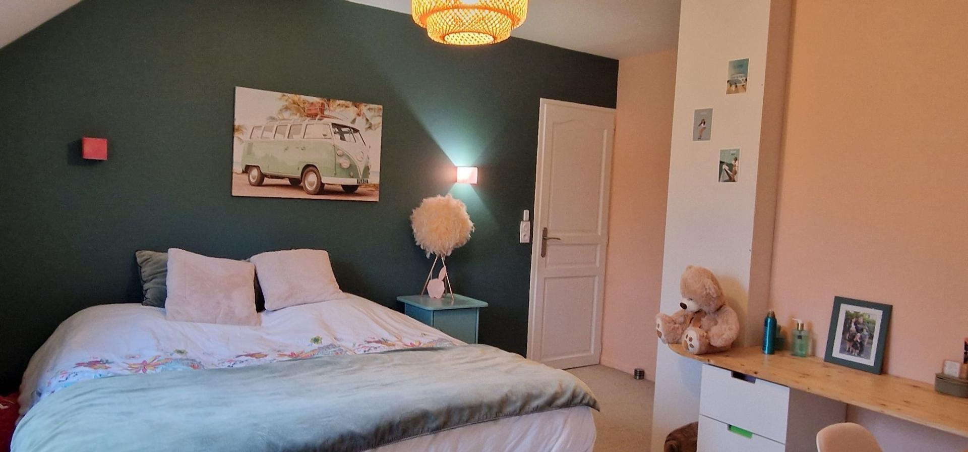 Photo 6 of the listing.