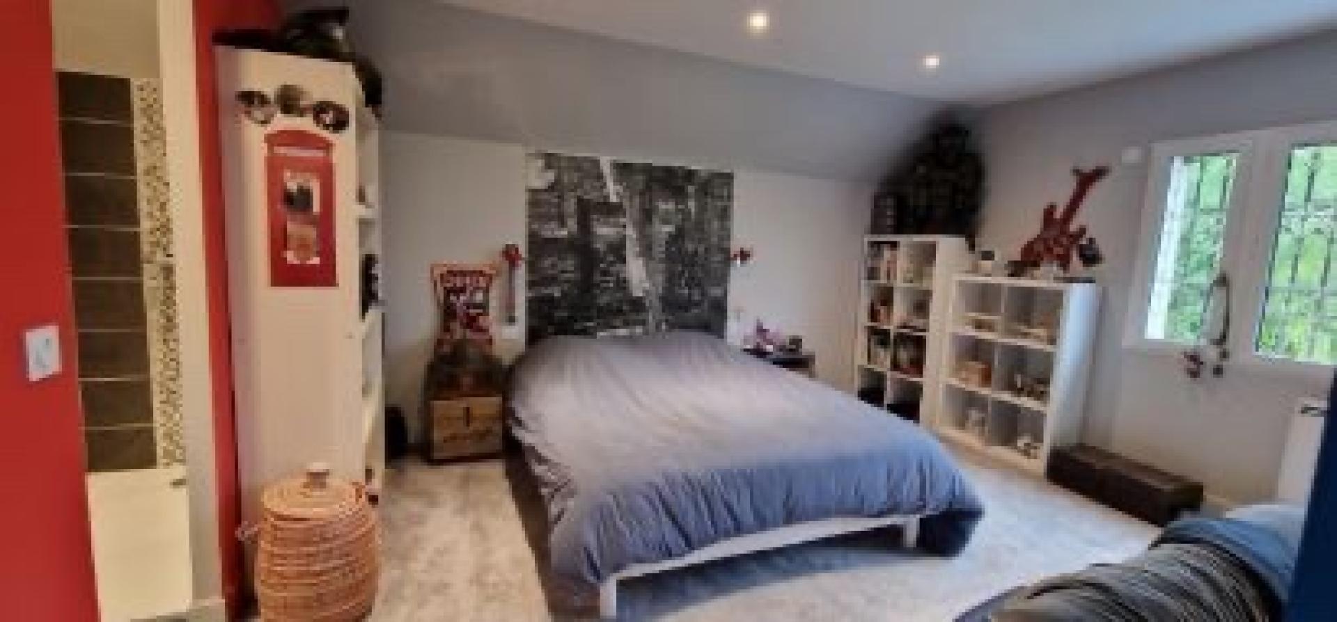 Photo 3 of the listing.