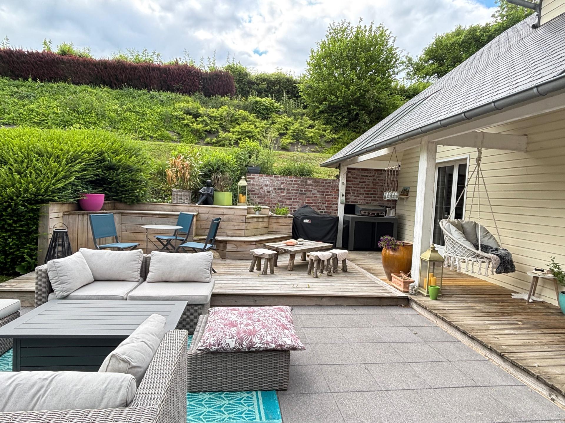 Photo 11 of the listing.