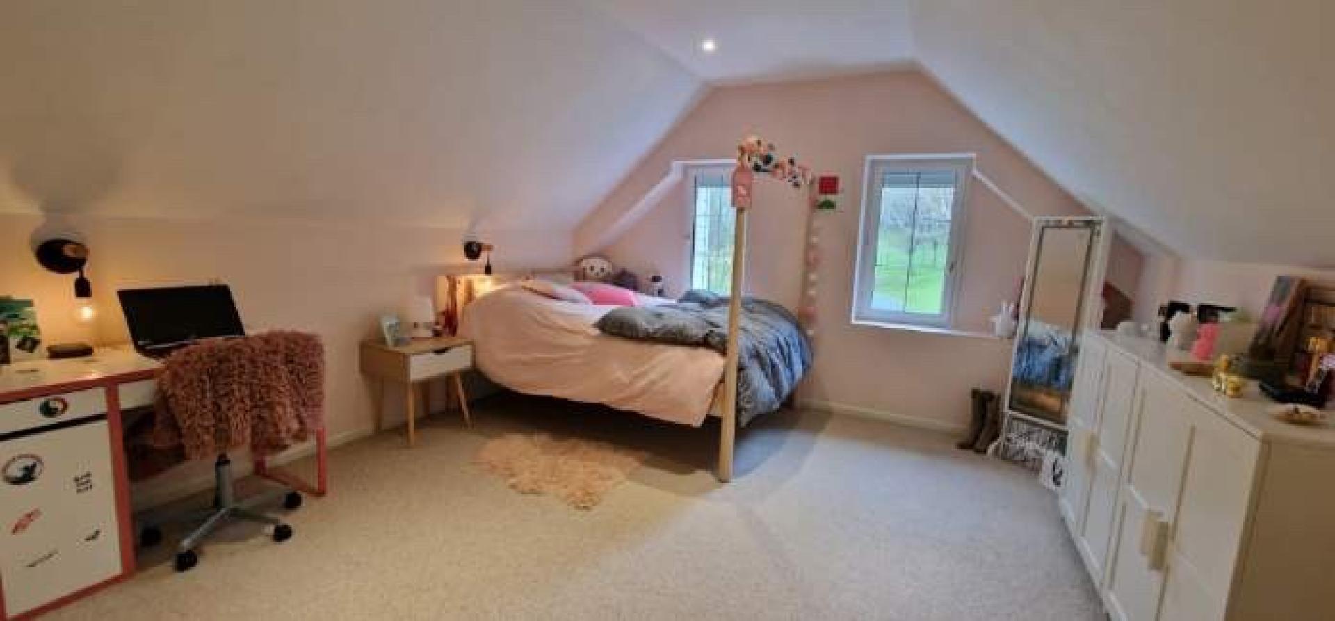 Photo 4 of the listing.