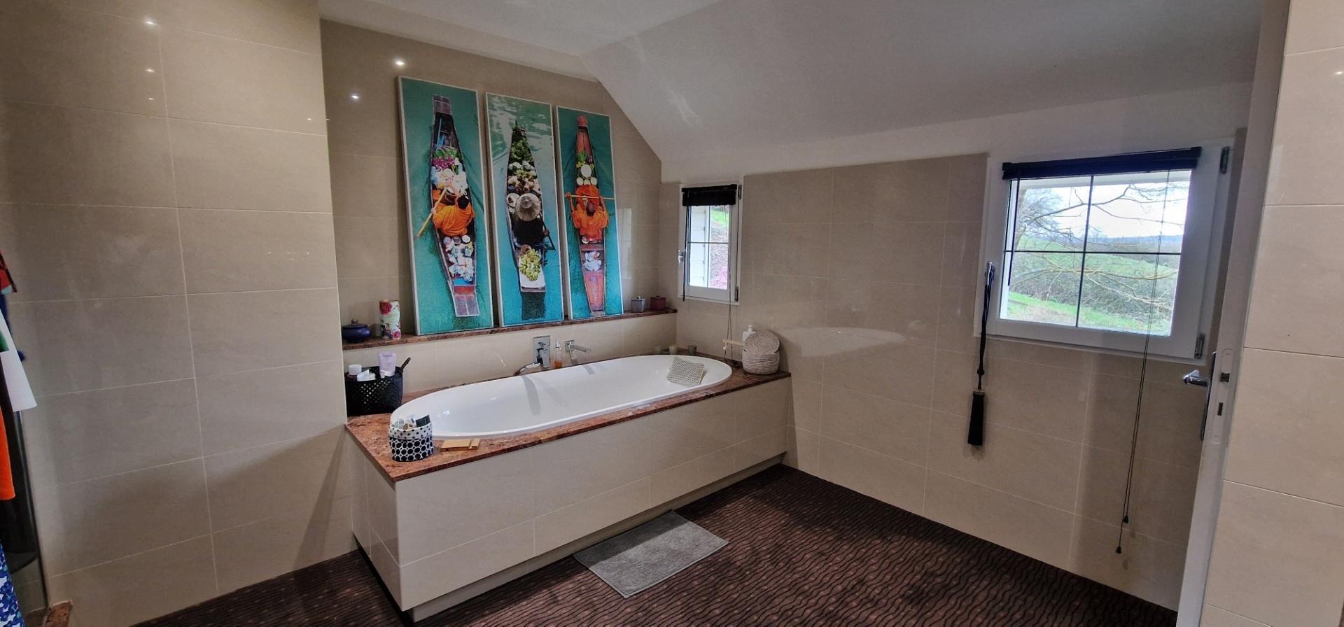 Photo 7 of the listing.