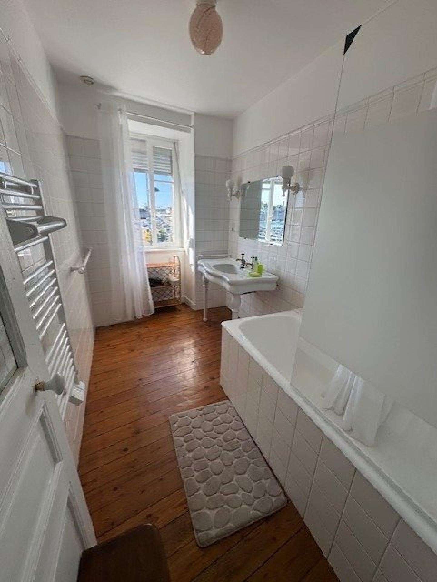 Photo 9 of the listing.