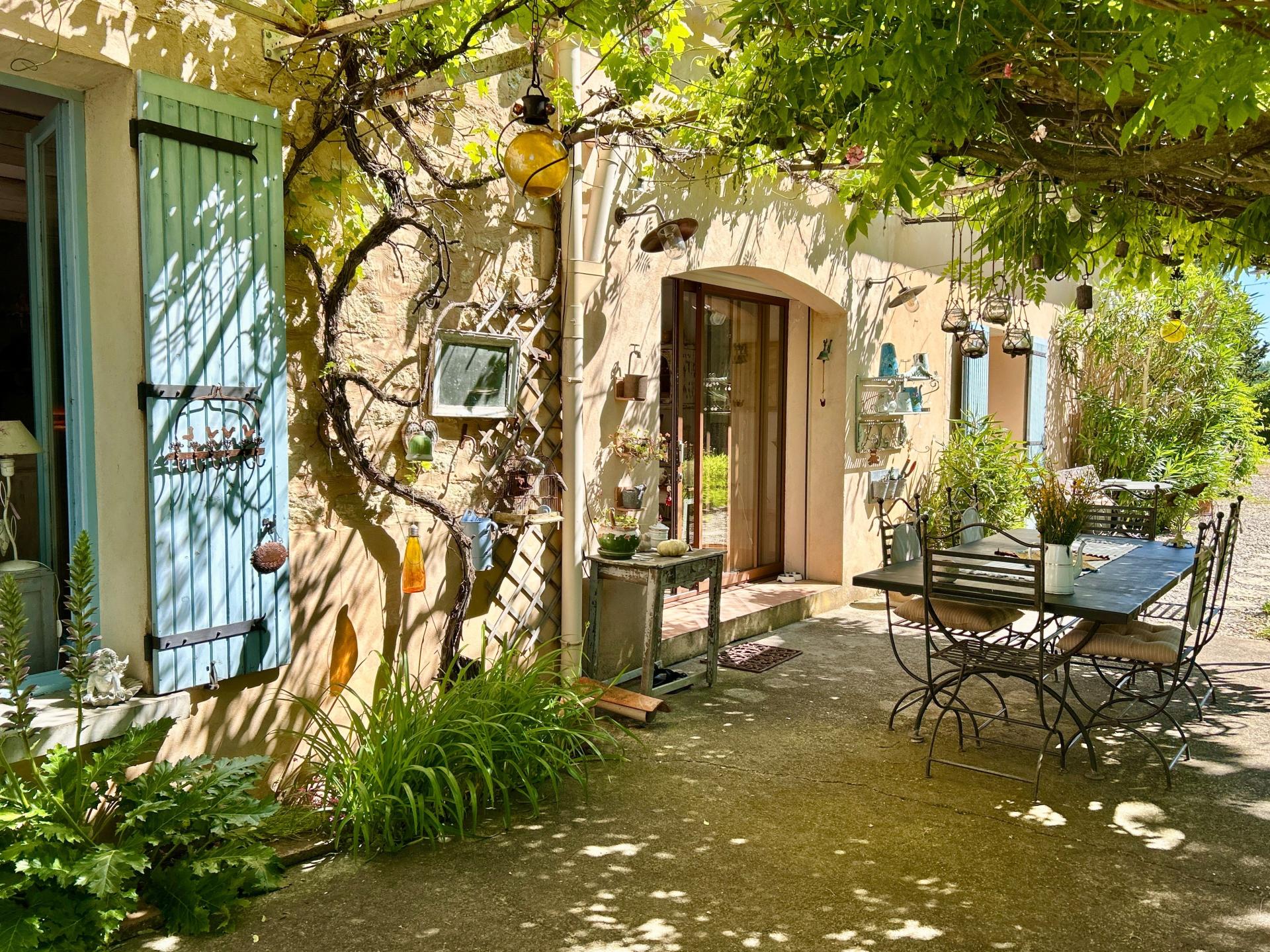 Photo 2 of the listing.